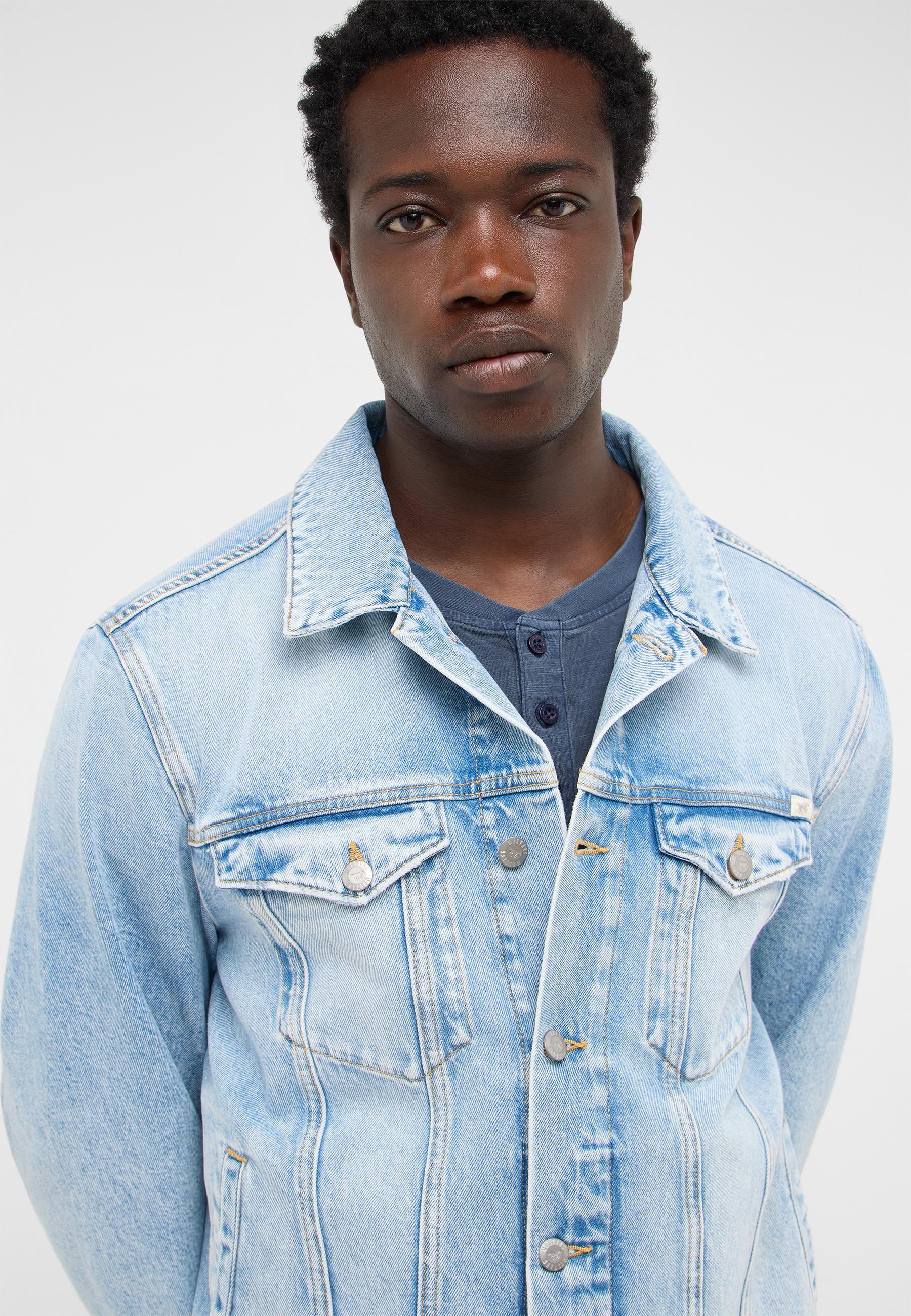Jeansjacke, Denim, Blau, Knopfleiste, Brusttaschenklappen