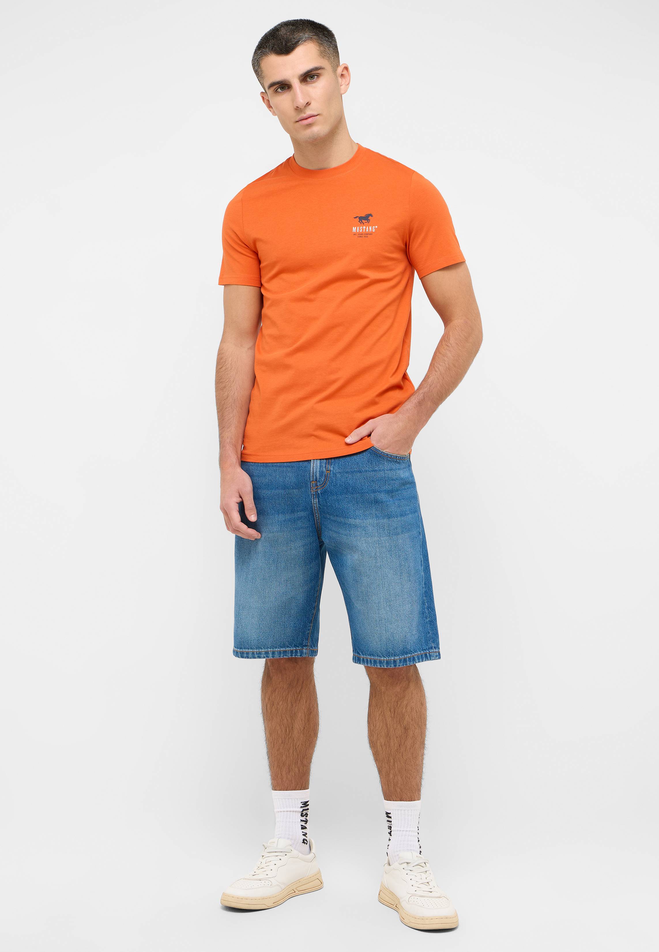 Bekleidung, Kurze Hosen, T-shirt, Person, Hosen