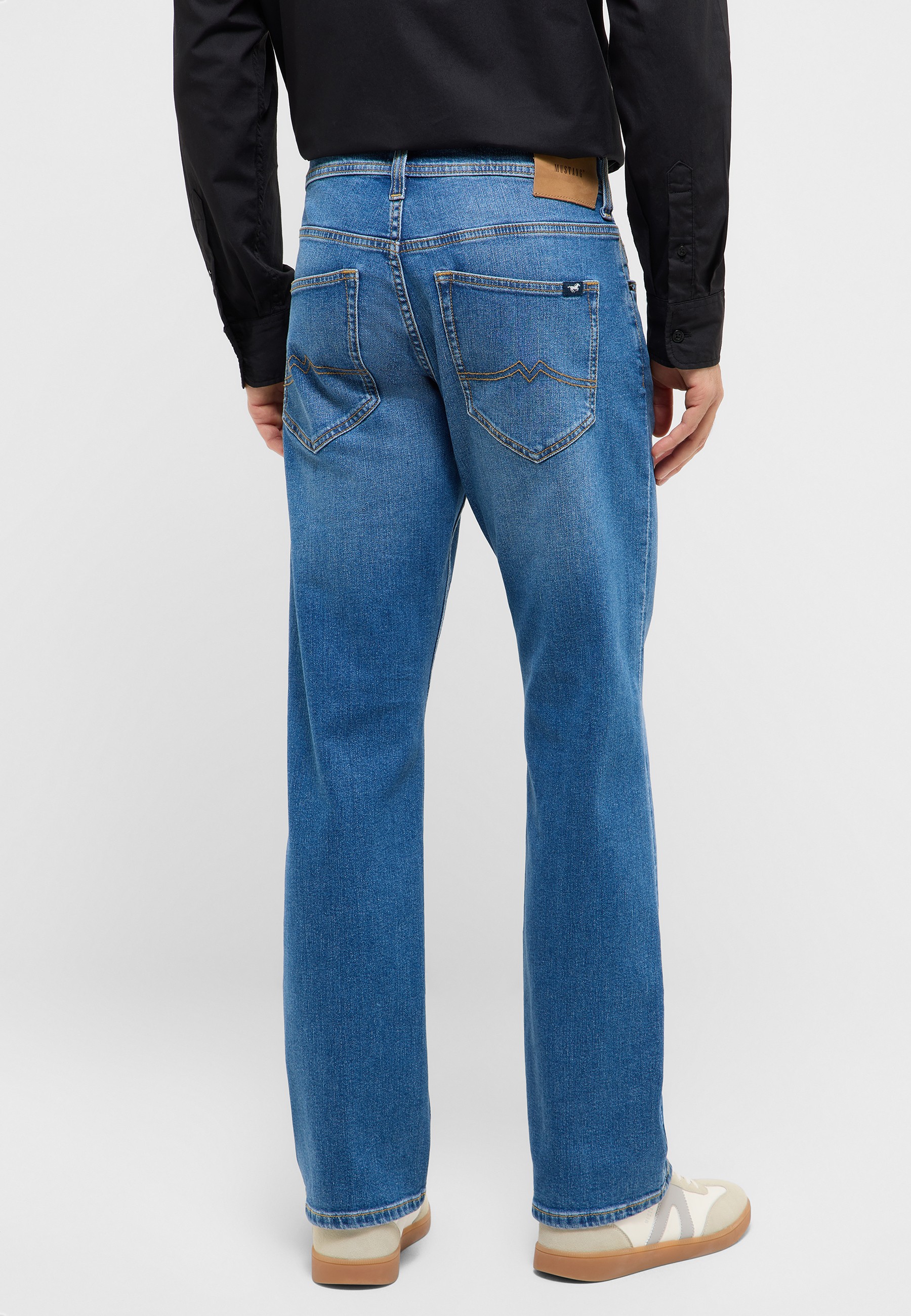 Jeanshose, Hosen, Mantel, Schuh, Person