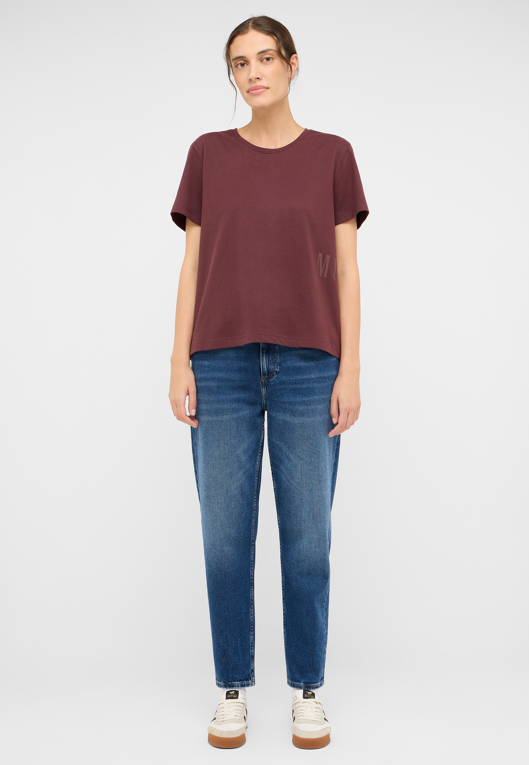 Bekleidung, T-shirt, Hosen, Person, Stehend