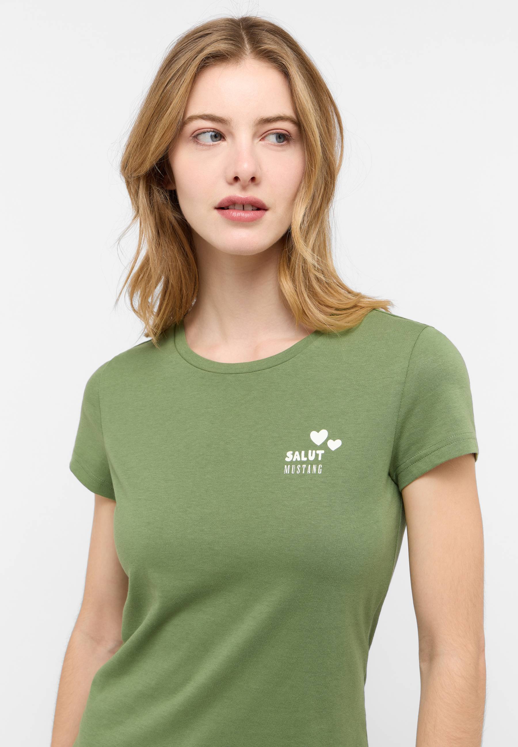Bekleidung, T-shirt, Gesicht, Kopf, Person