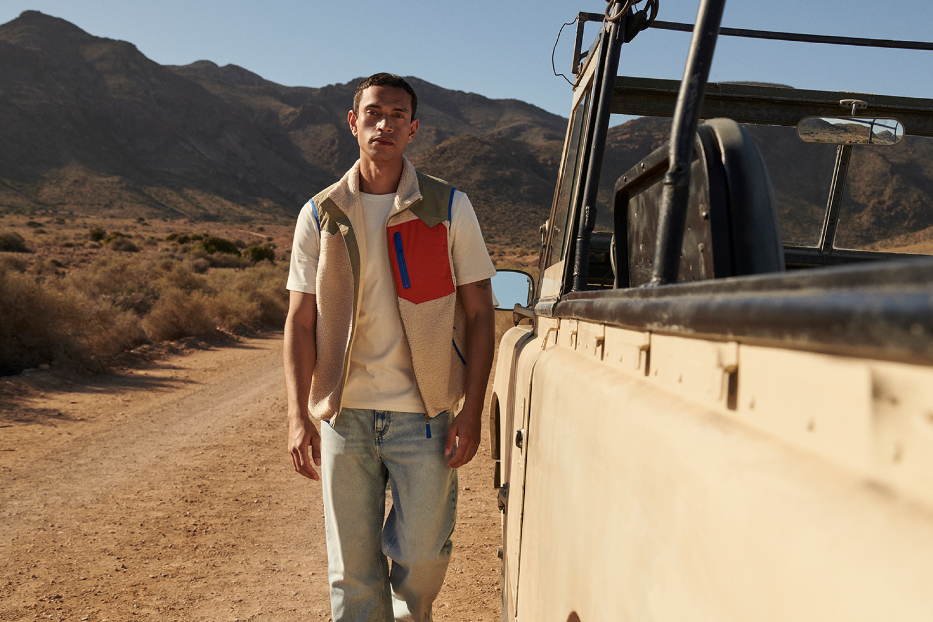 Hosen, Person, Lächeln, Erwachsener, Mann, Hosen, Person, Lächeln, Erwachsener, Mann