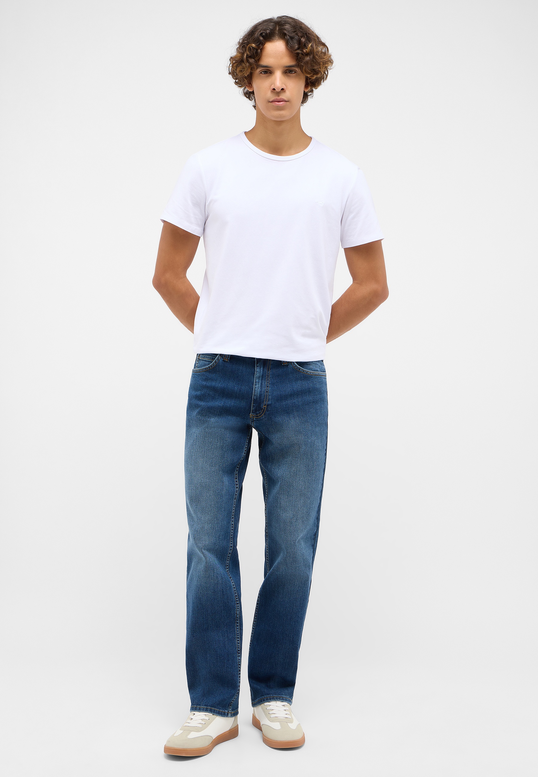 Jeans Style Tramper Straight Hosen, T-shirt, Jeans, Person, Stehend