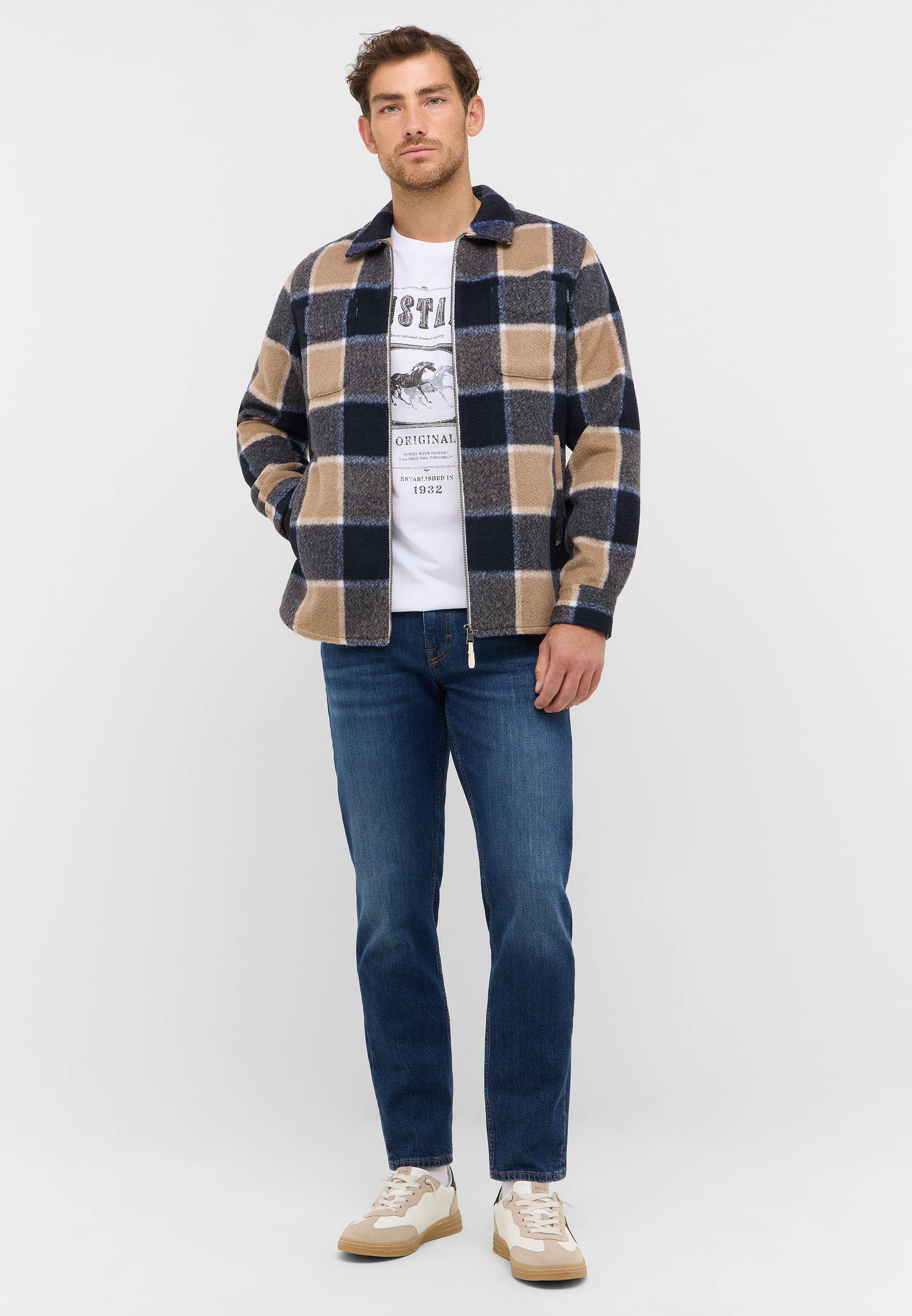 Mantel, Hemd, Hosen, Pullover, Person