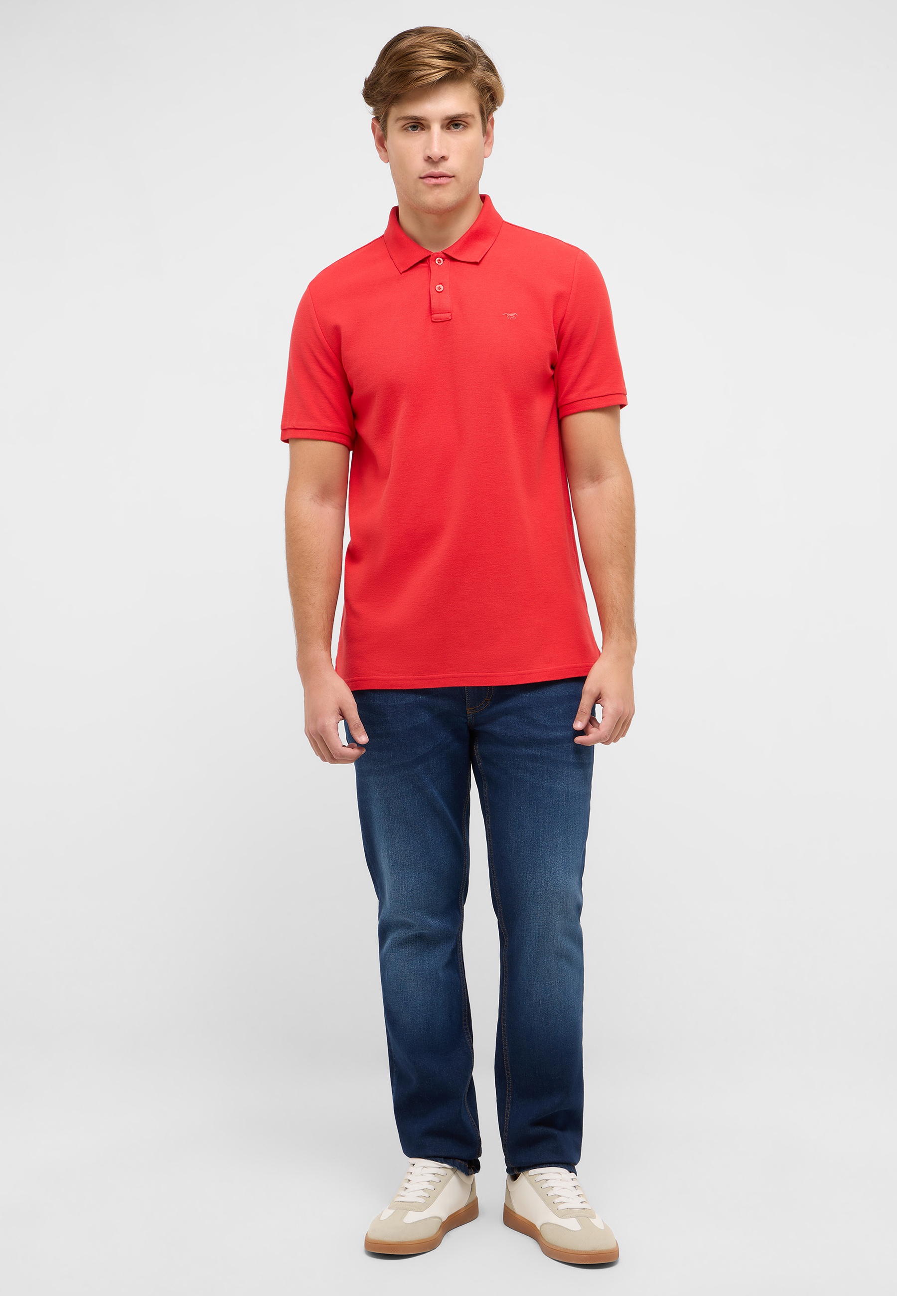 T-shirt, Hemd, Hosen, Person, Stehend