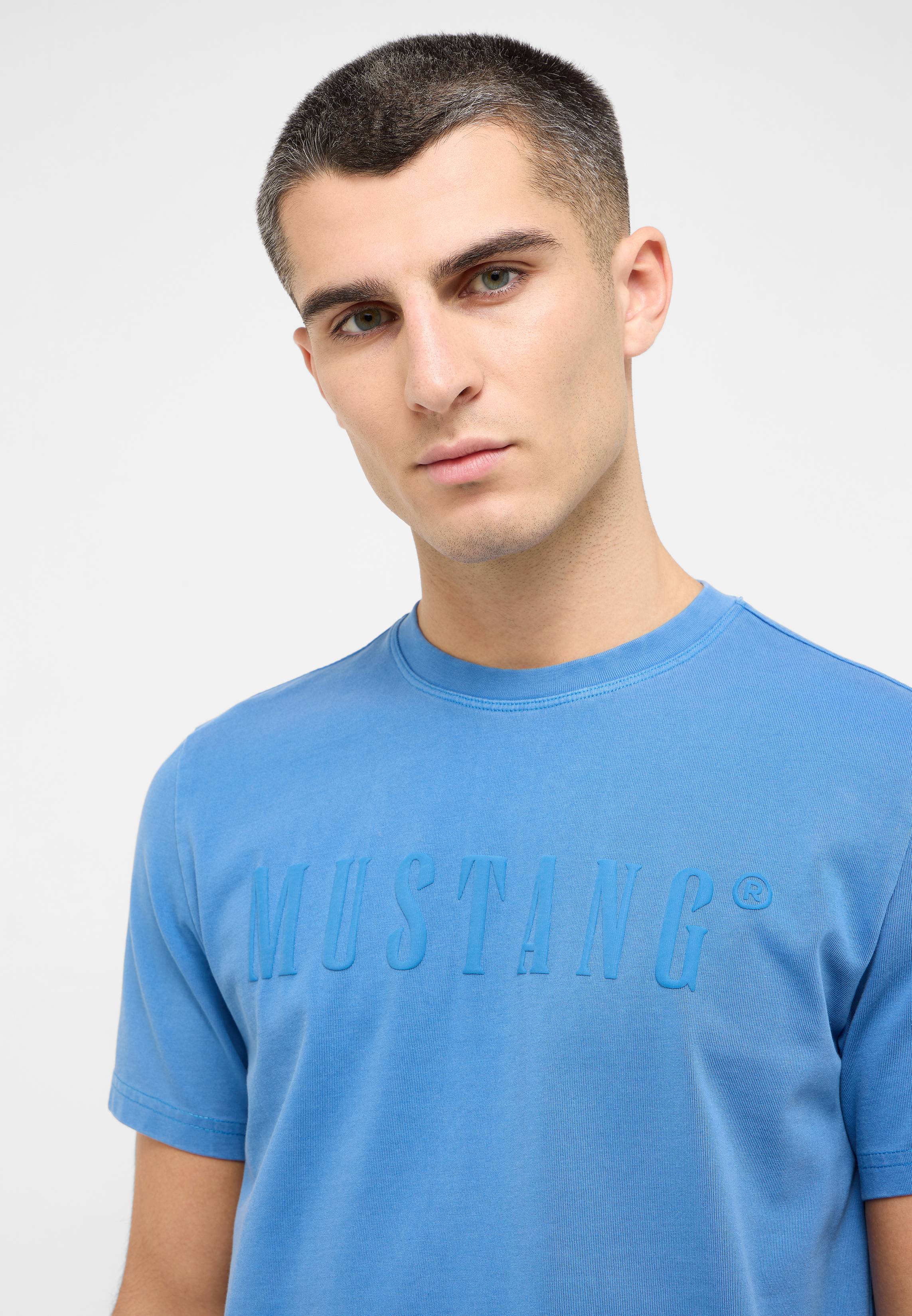 T-shirt, Person, Gesicht, Kopf, Hals
