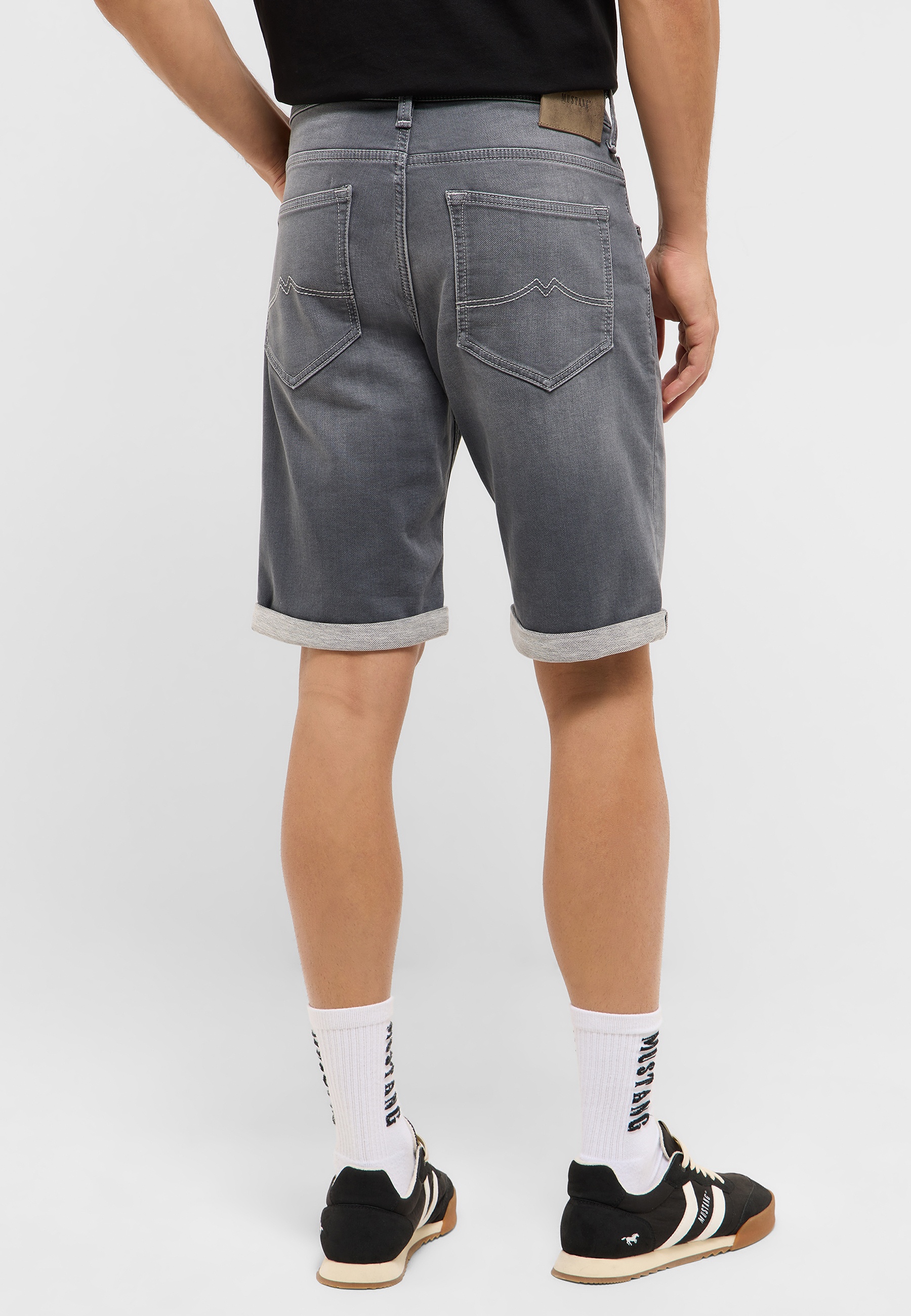 Bekleidung, Kurze Hosen, Schuh, Person, Turnschuh