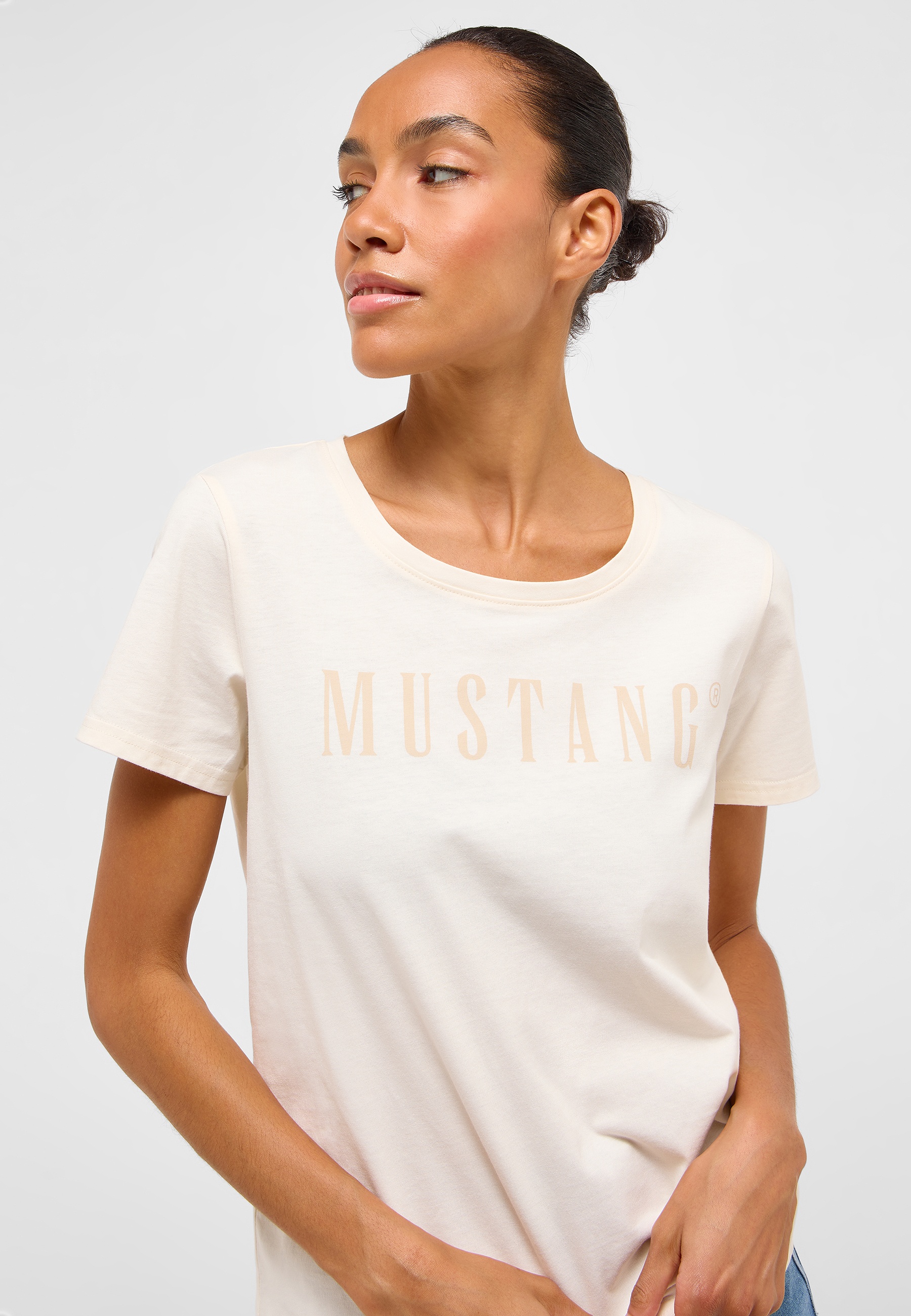 Bekleidung, T-shirt, Person, Gesicht, Kopf