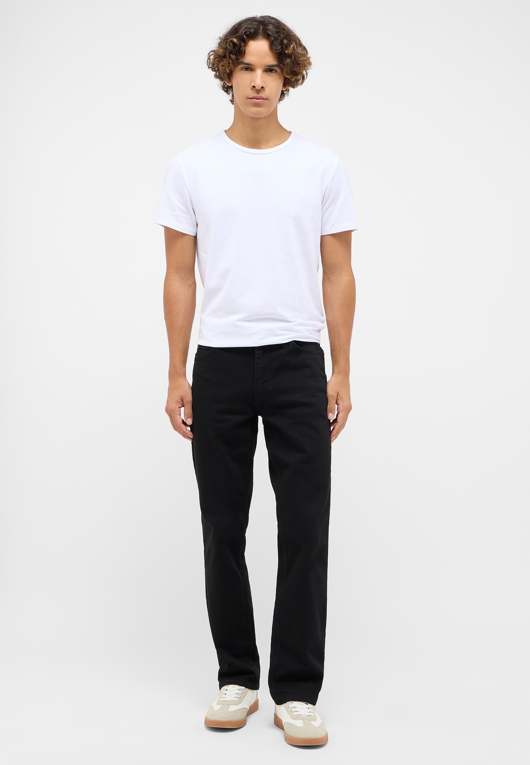 Bekleidung, T-shirt, Hosen, Person, Stehend