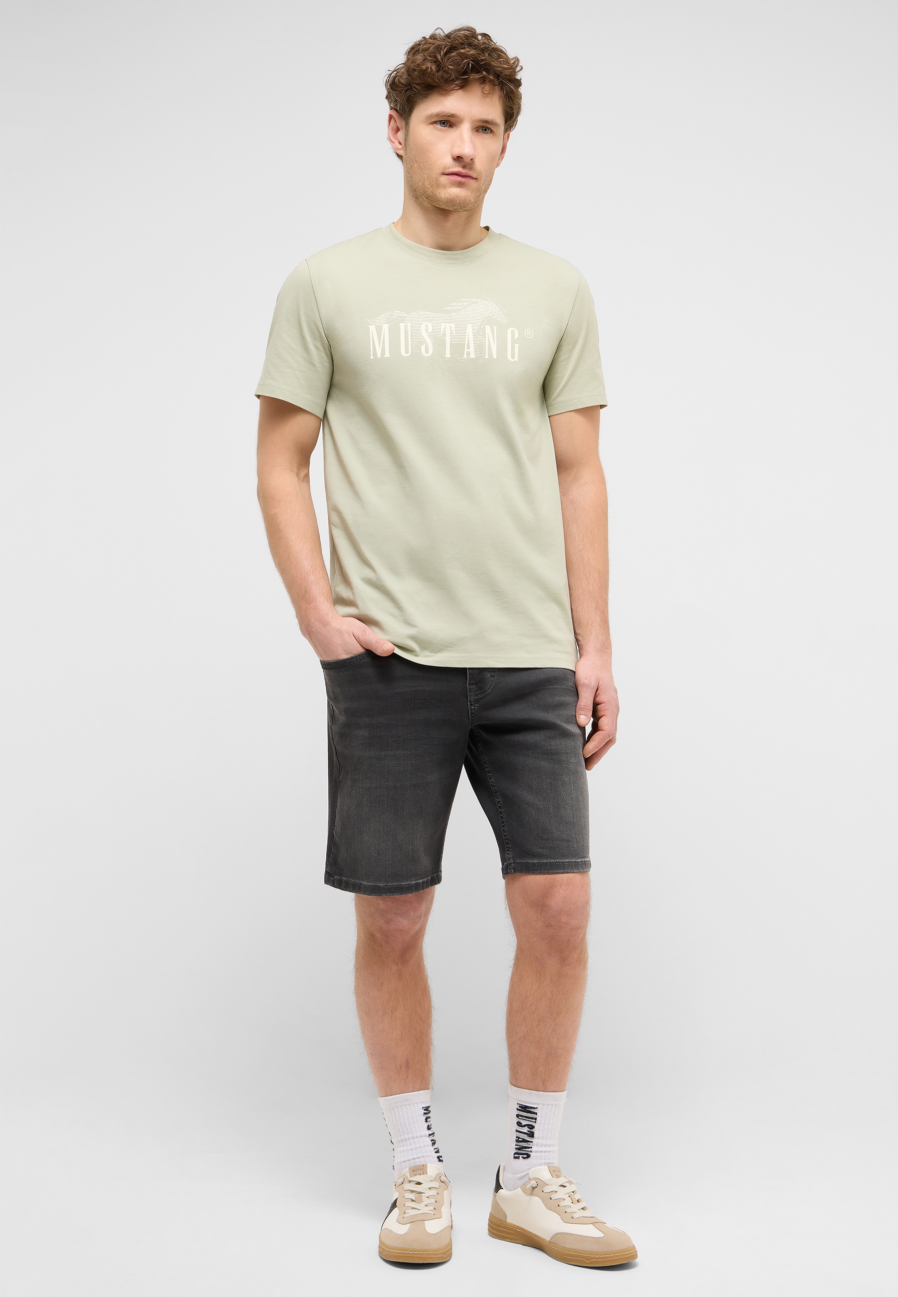 t-shirt, Beige, Beige?, crew-neck, shorts