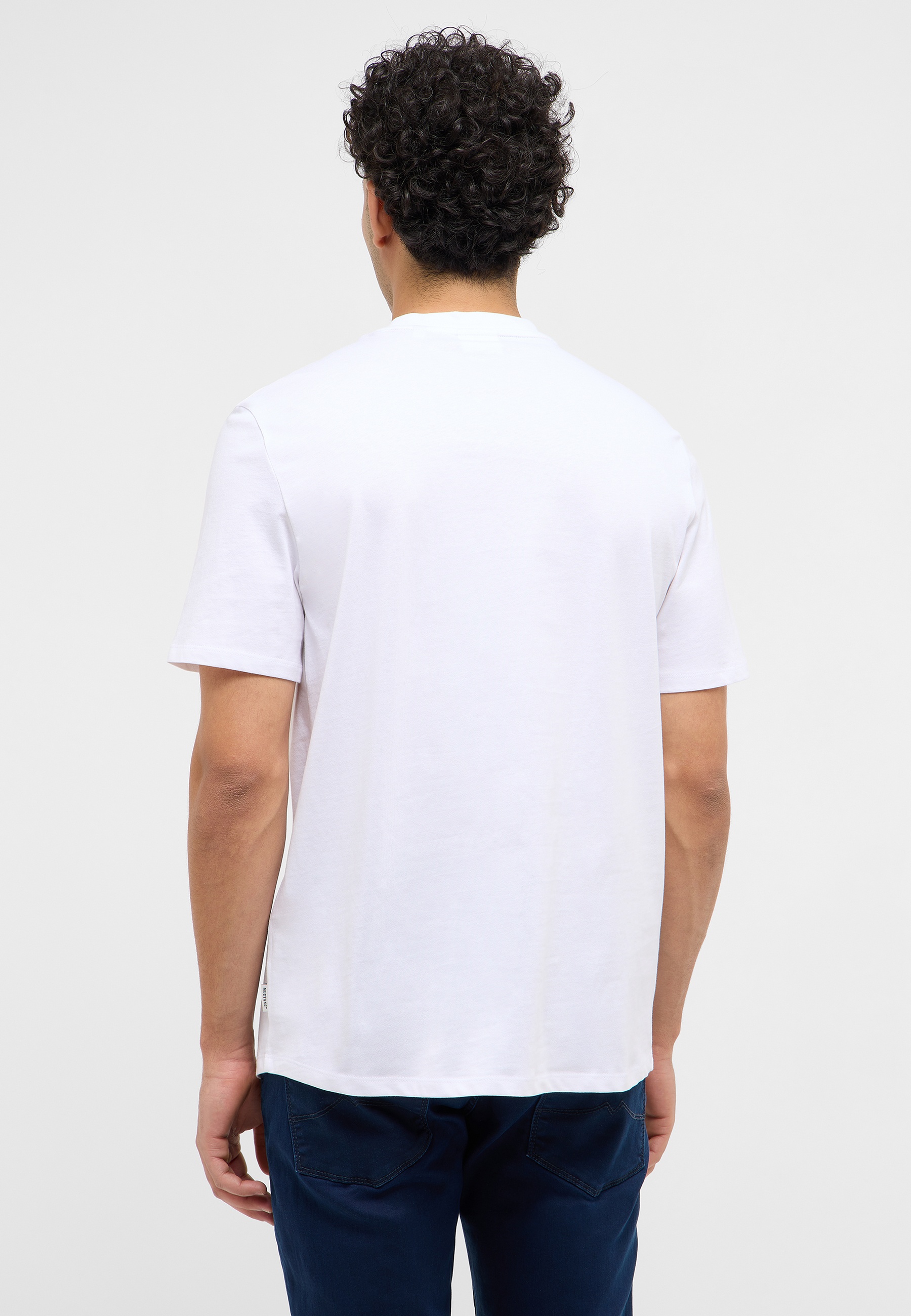 T-shirt, Jeans, Erwachsener, Mann, Person
