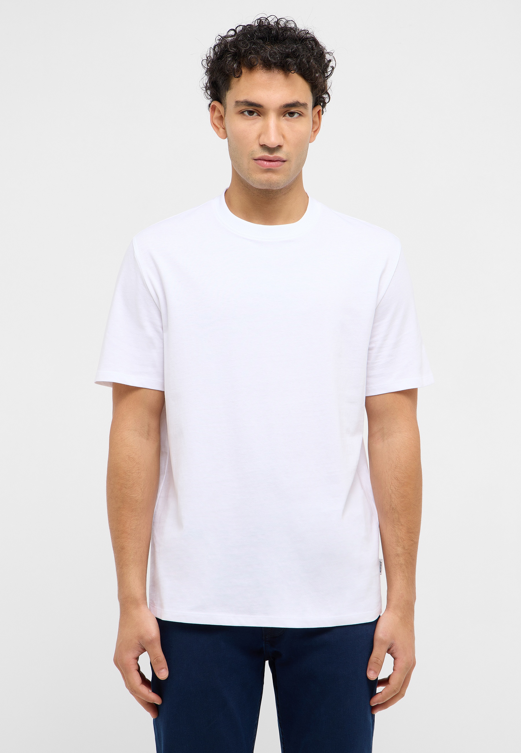 Bekleidung, T-shirt, Person, Gesicht, Kopf
