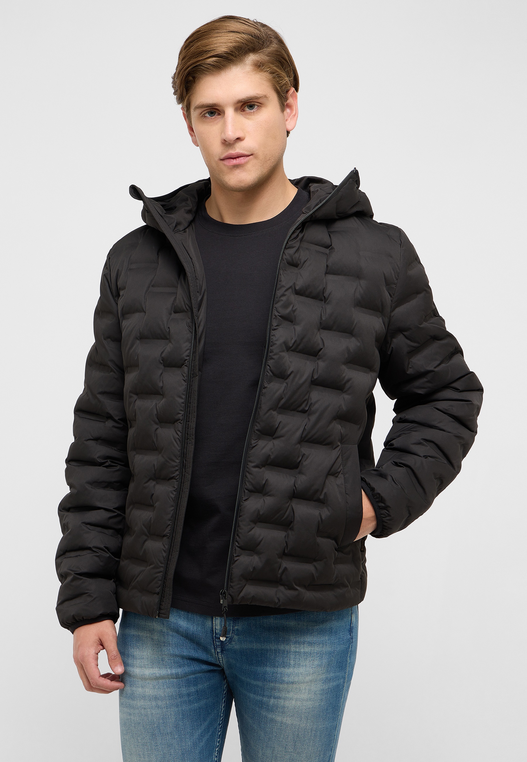 Mantel, Jacke, Jeans, Pullover, Kapuzenpulli