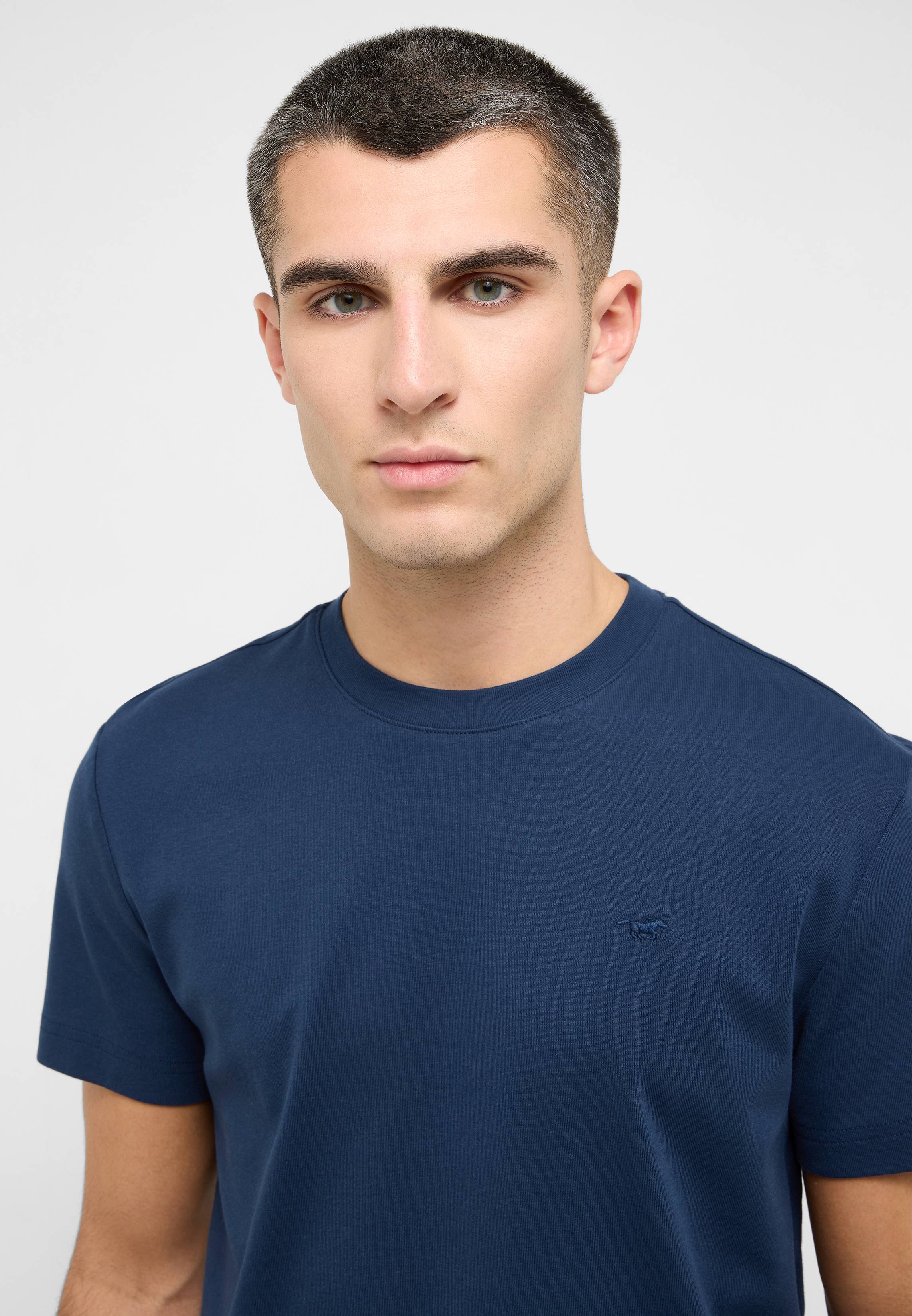 T-shirt, Gesicht, Kopf, Hals, Portrait