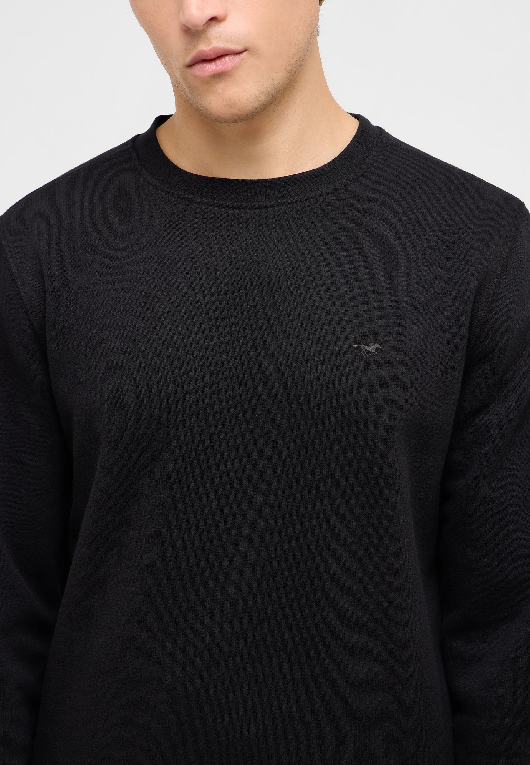 Bekleidung, Langarm, Ärmel, T-shirt, Person