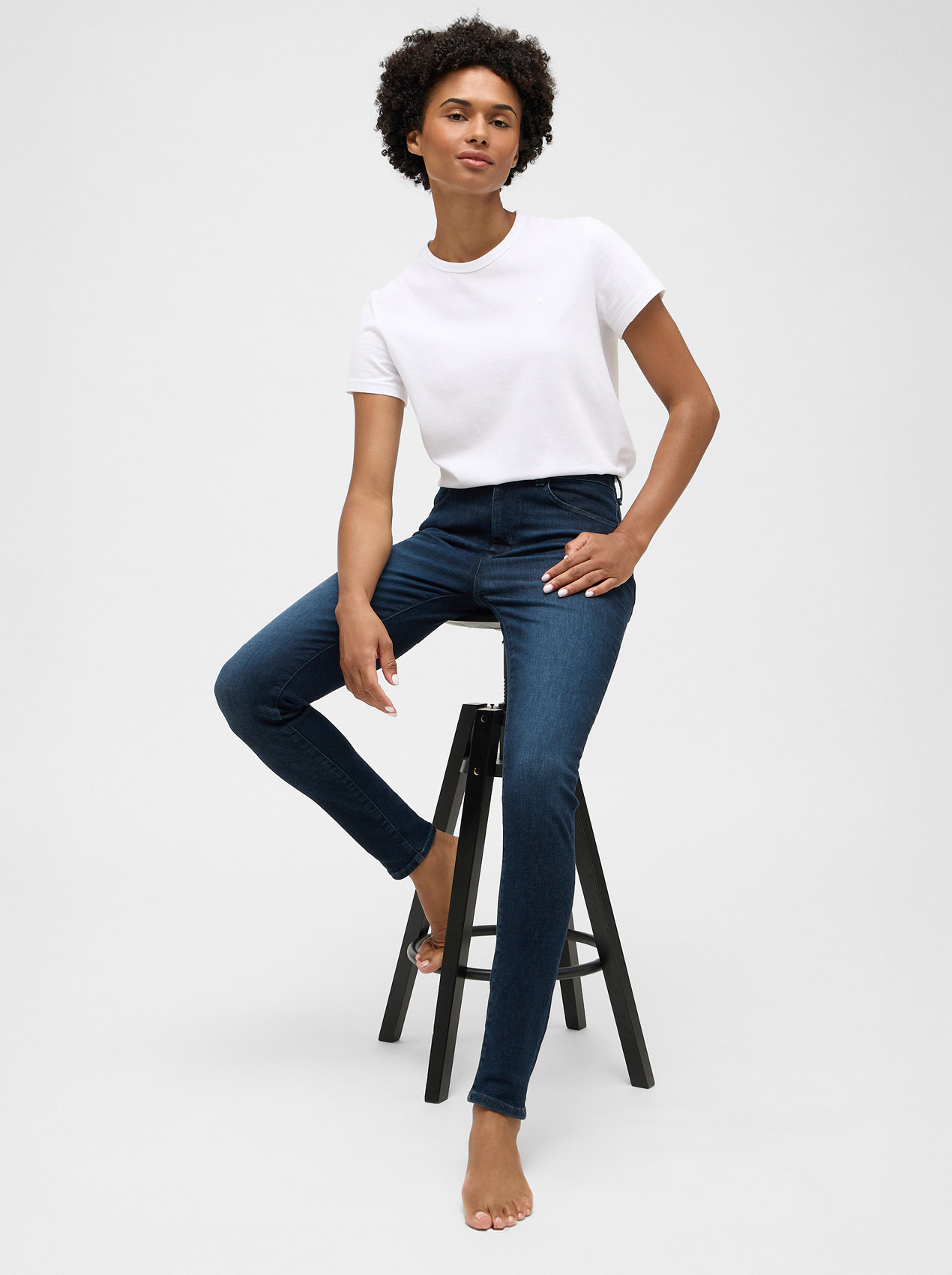 Bekleidung, Hosen, Jeans, Person, Sitzen