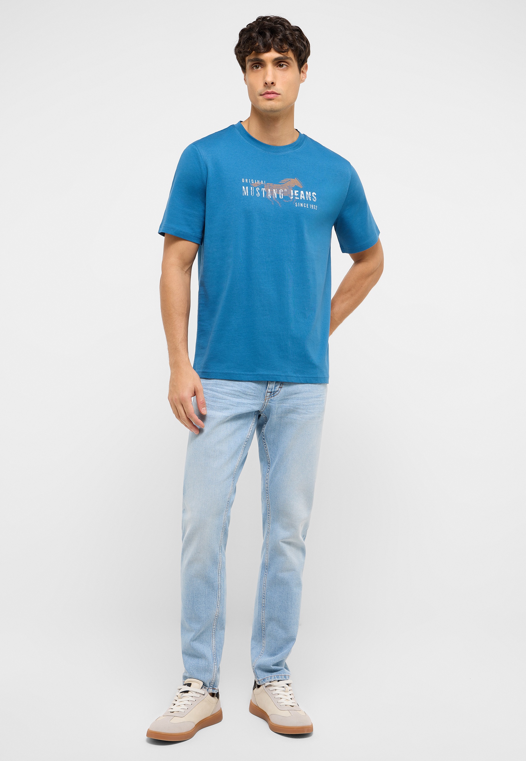 T-shirt, Hosen, Person, Stehend, Jeanshose