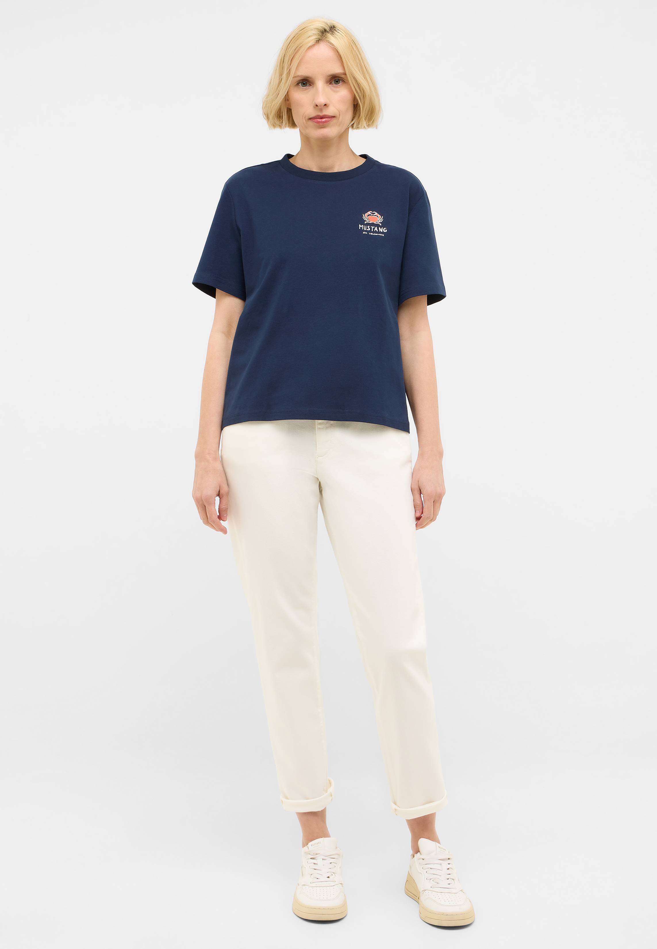 Bekleidung, T-shirt, Hosen, Person, Leinen