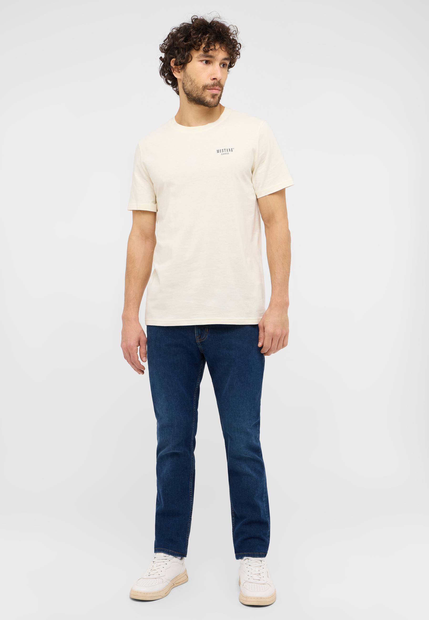 T-shirt, Hosen, Junge, Person, Jugendlich