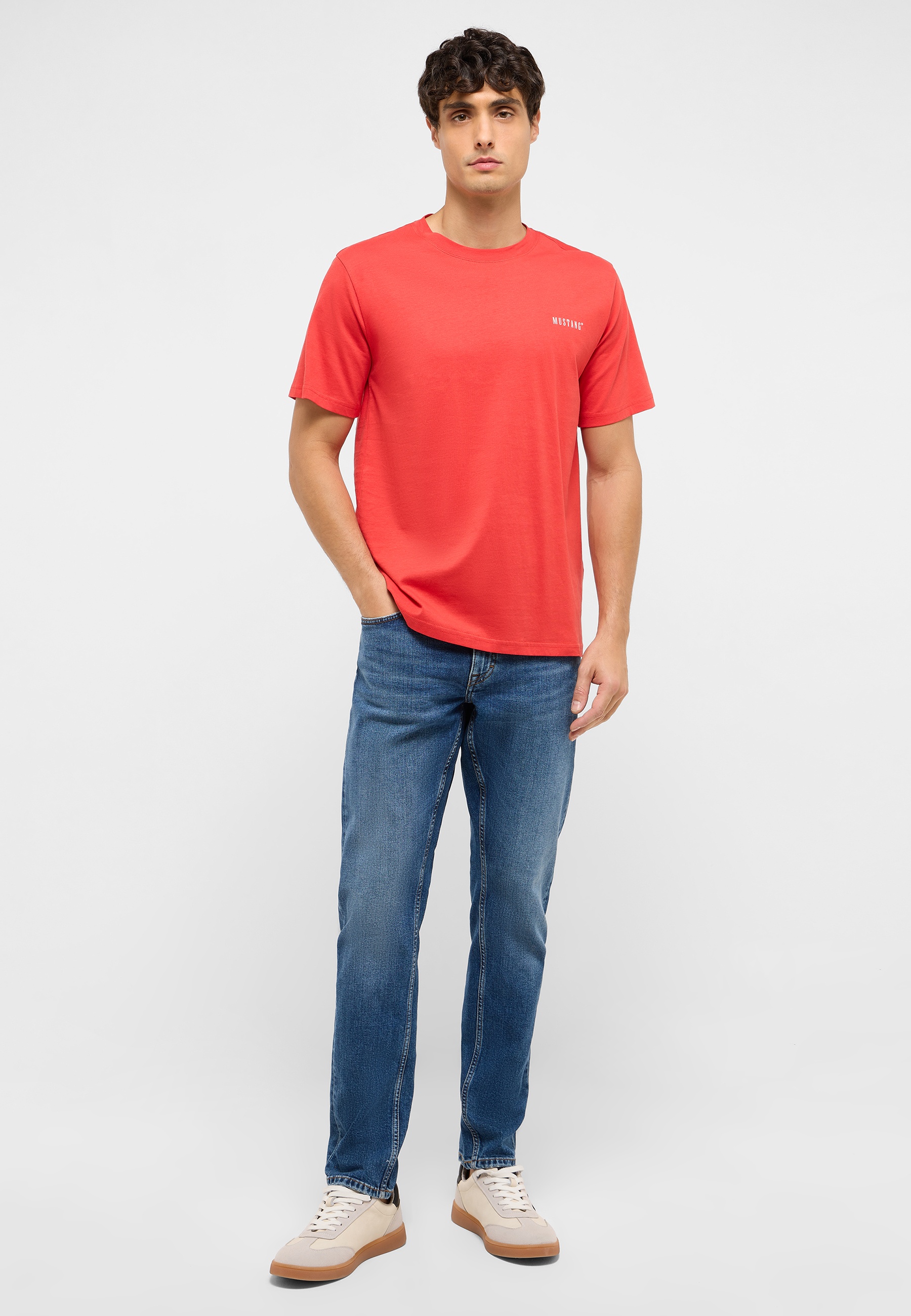T-shirt, Hosen, Person, Stehend, Jeanshose