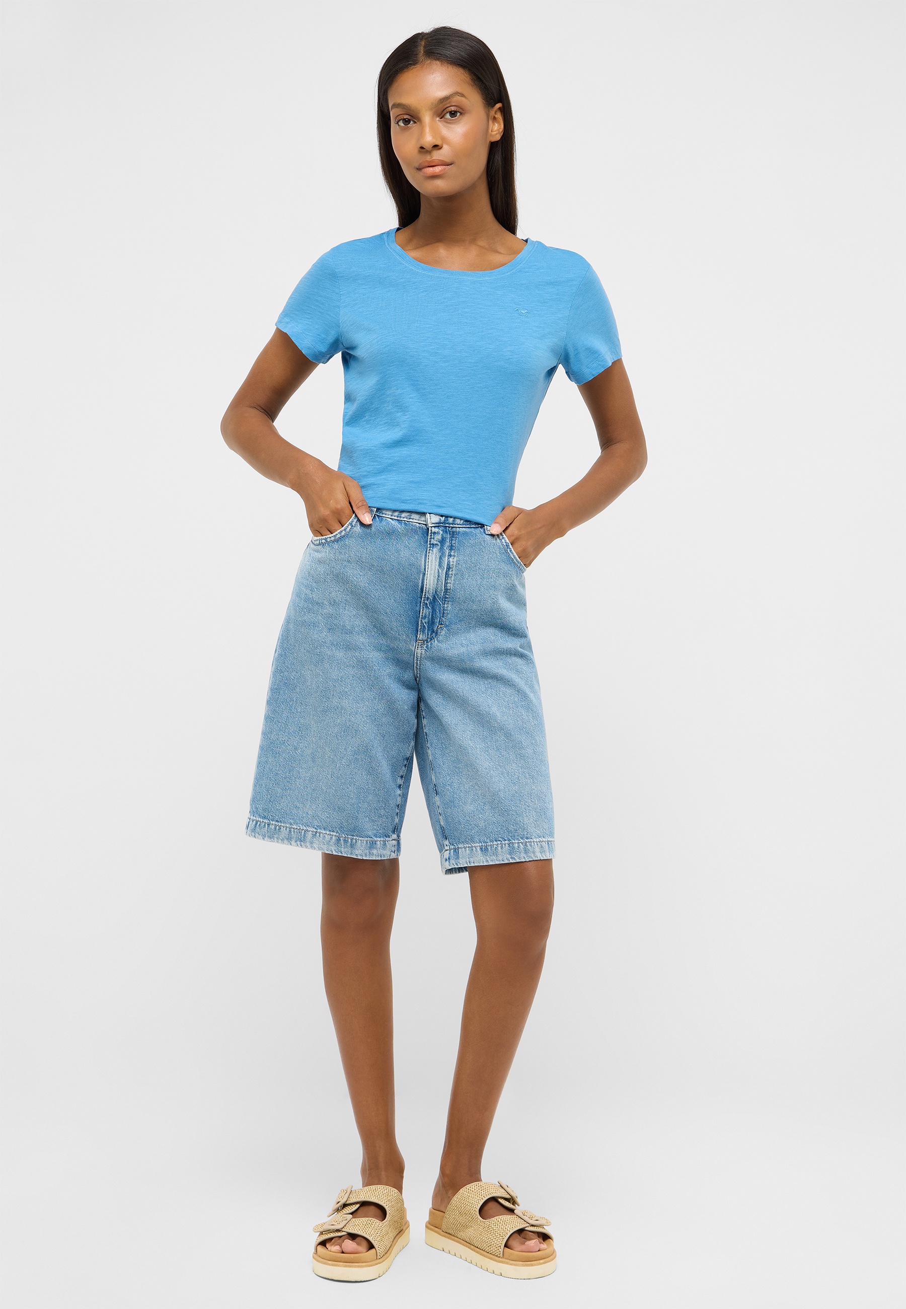 T-Shirt, Rundhals, Kurzarm, Hellblau, Jeansshorts