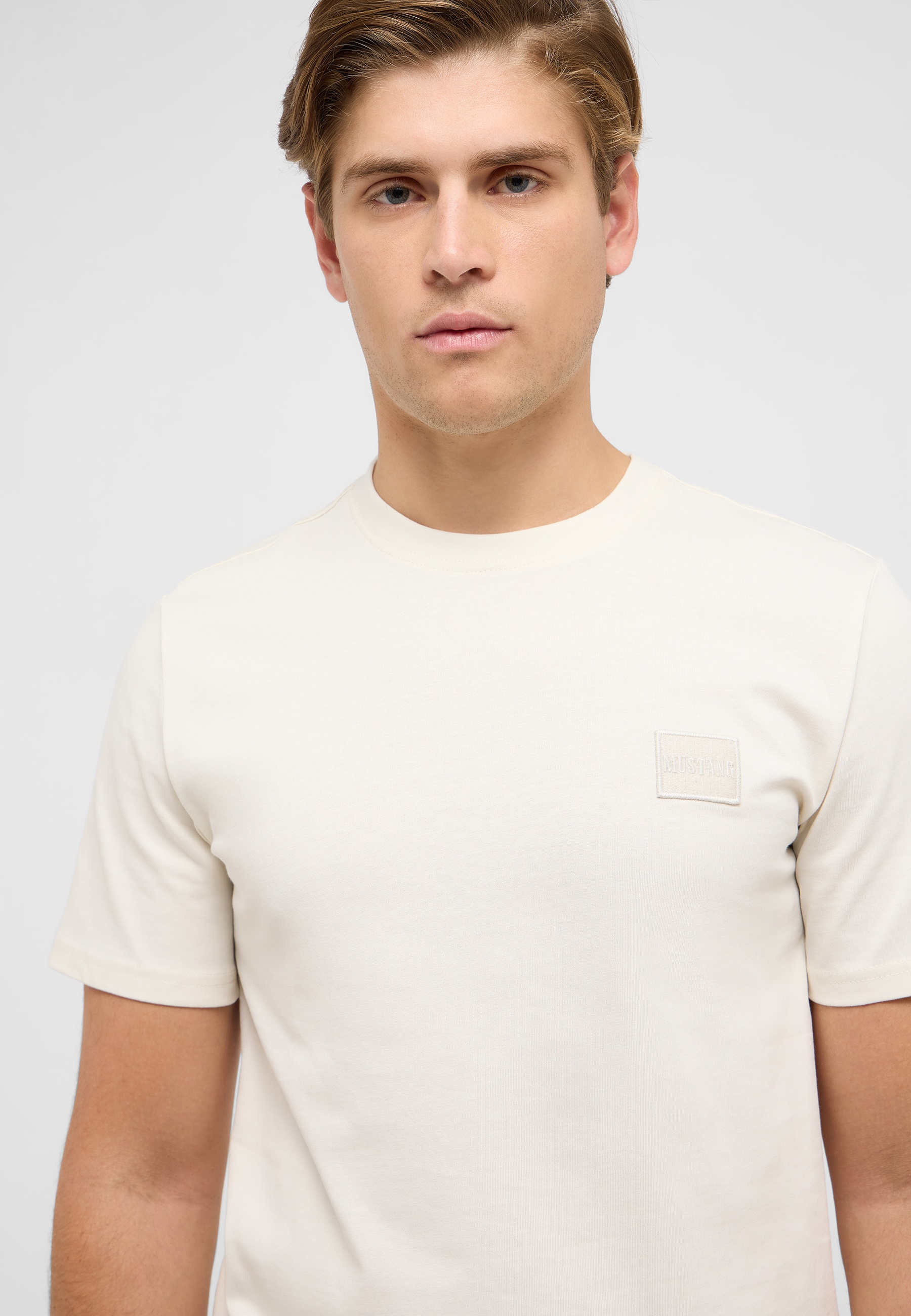 T-shirt, Person, Gesicht, Hemd, Ärmel