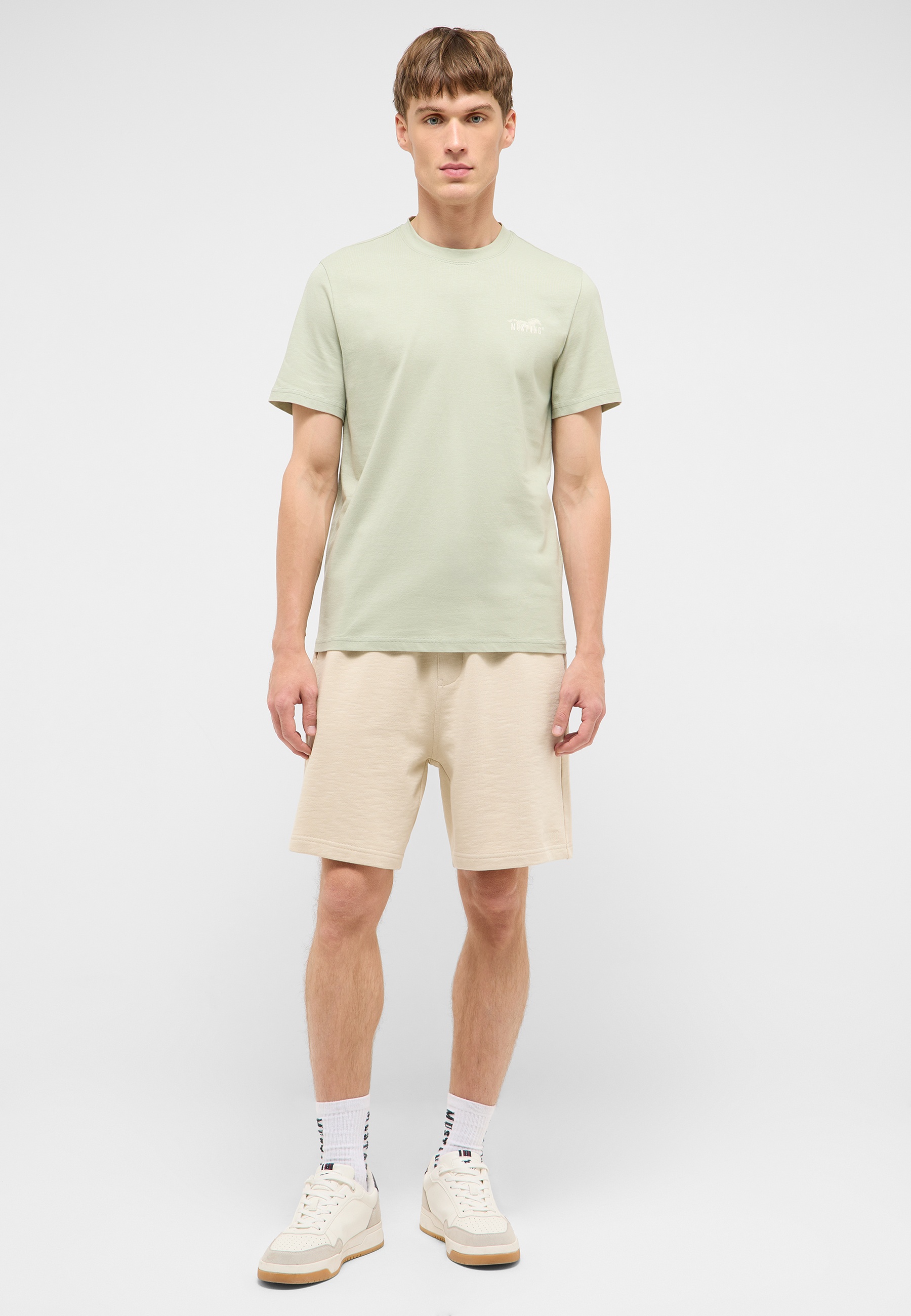 t-shirt, solid, shorts, ensemble, streetwear