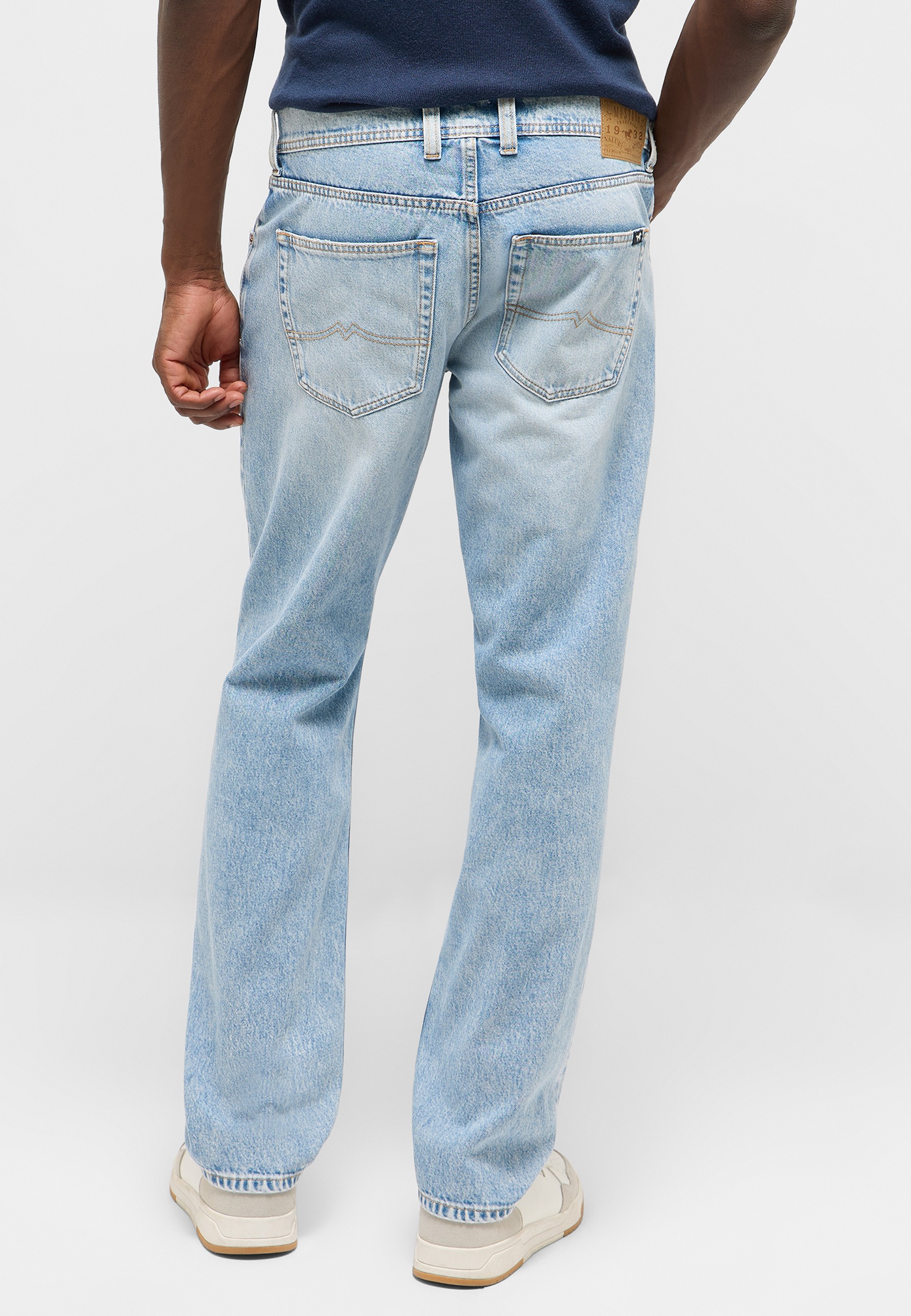 Jeans, Light wash, Back pockets, Denim, Straight leg