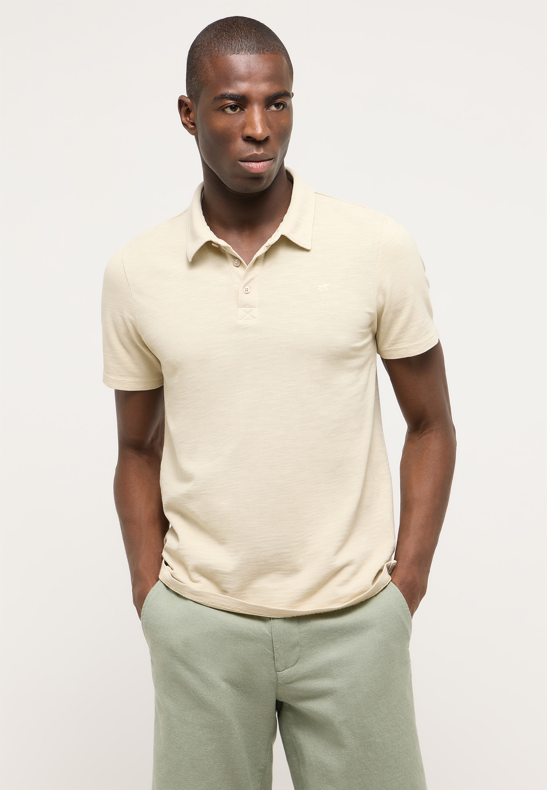 polohemd, beiges Polohemd, kurzarm, Kragen, einfarbiges Strickshirt