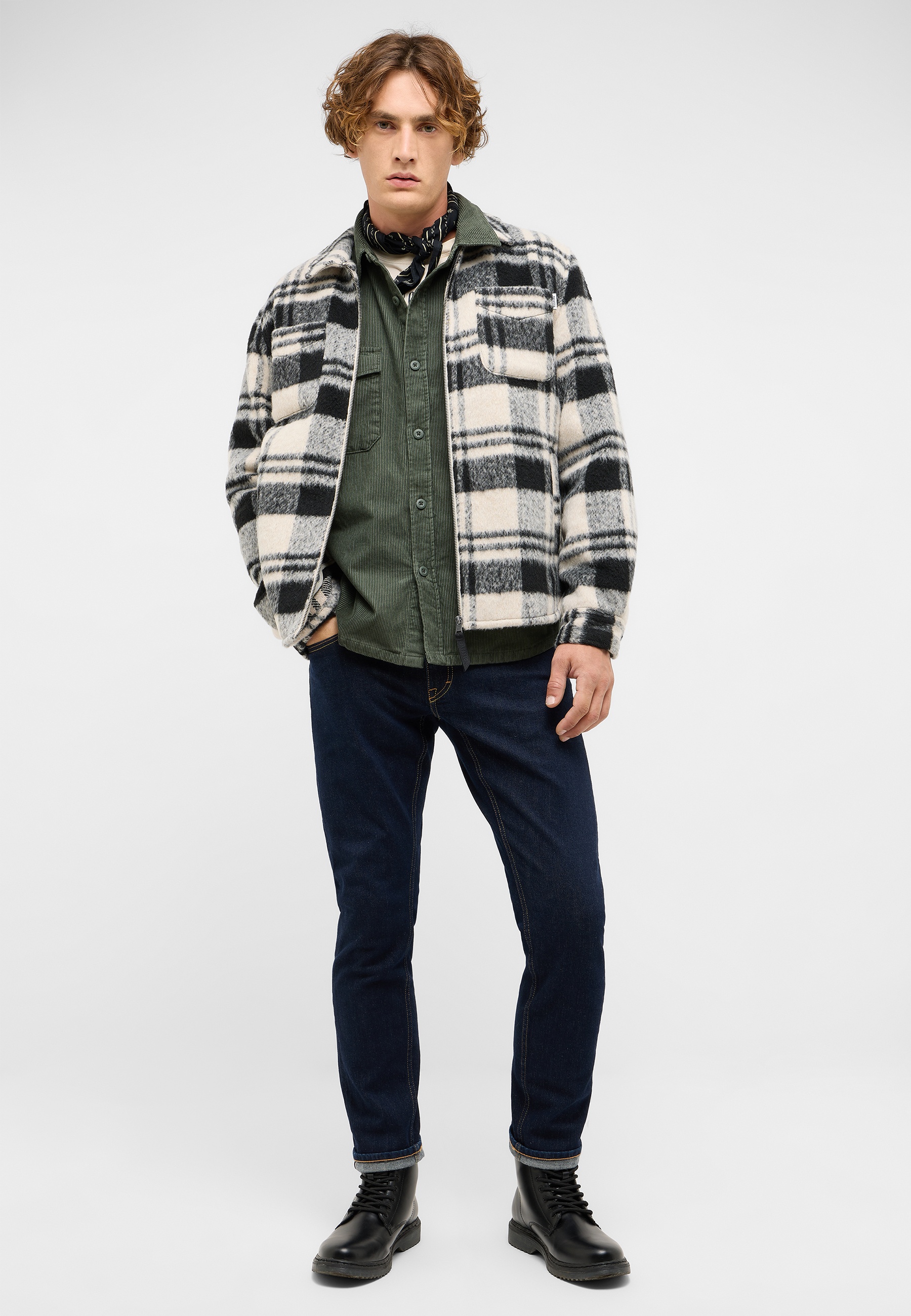 Mantel, Jacke, Hemd, Hosen, Weste