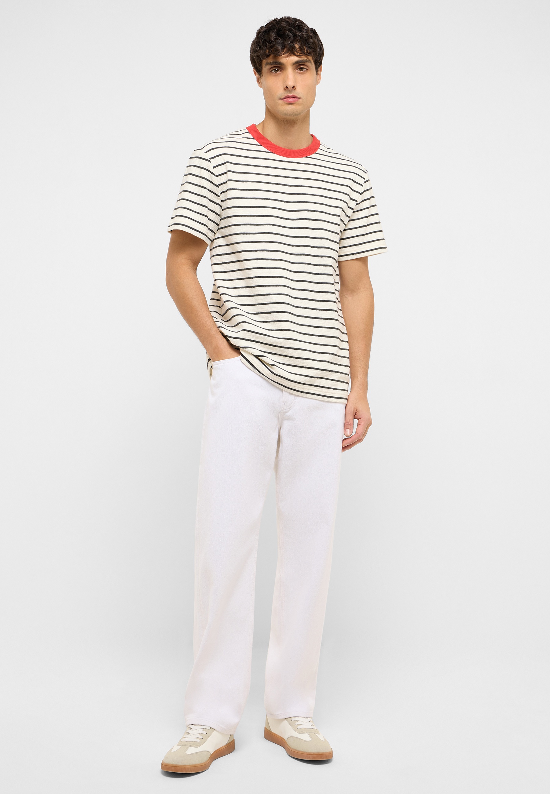 T-shirt, Person, Stehend, Leinen, Hosen