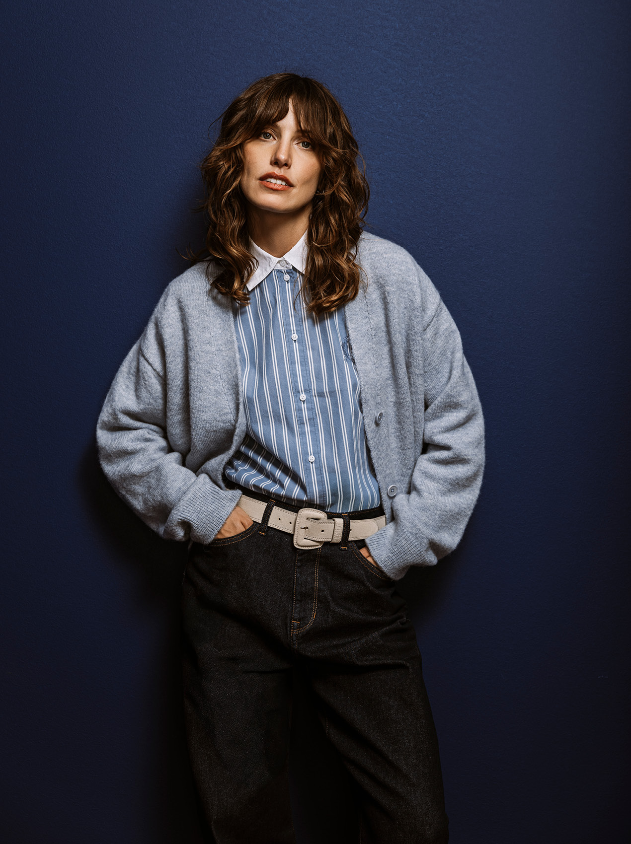 Cardigan, Streifenhemd, Blaues Cardigan, Gürtel, Jeans