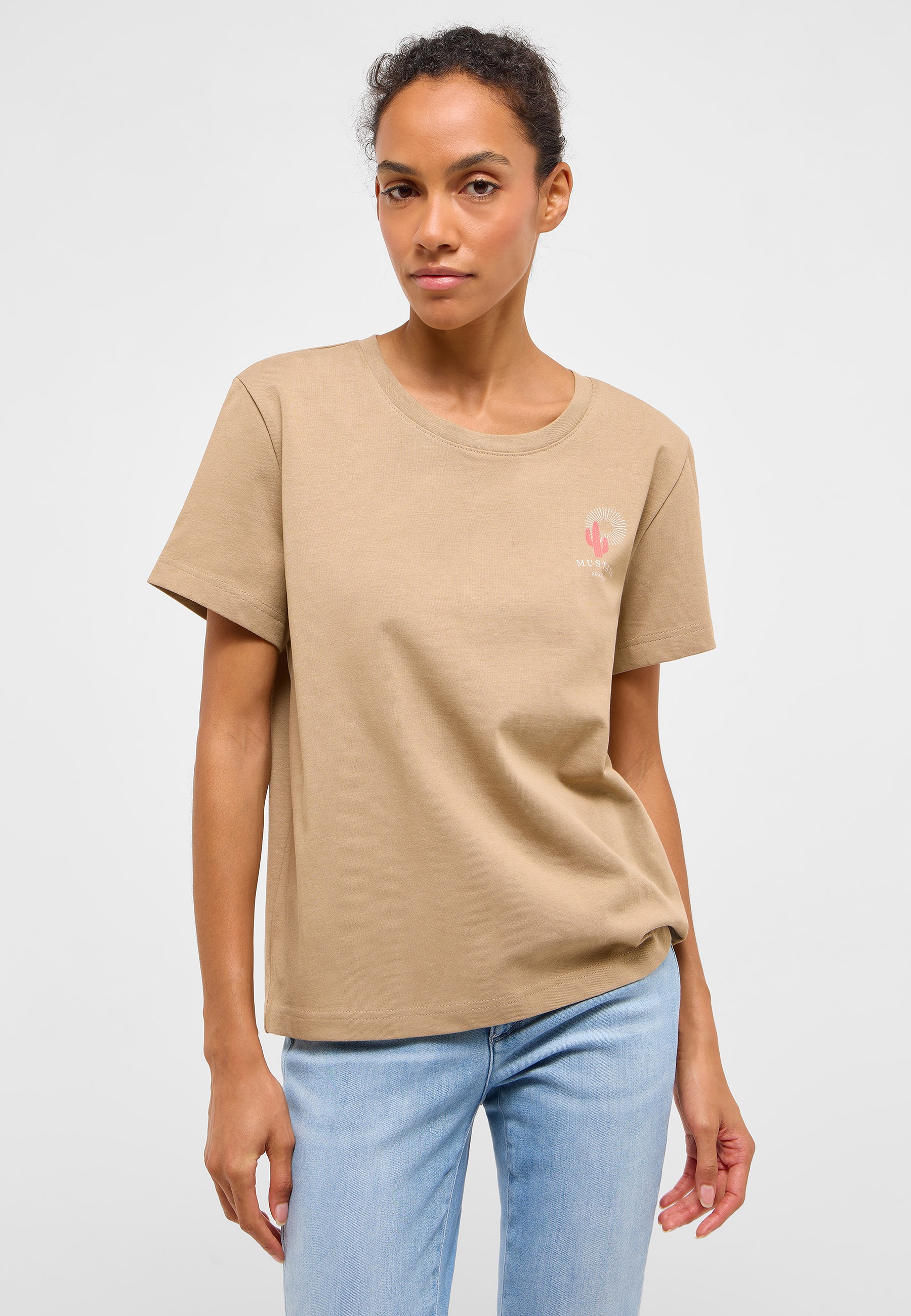 Bekleidung, T-shirt, Person, Ärmel, Jeans