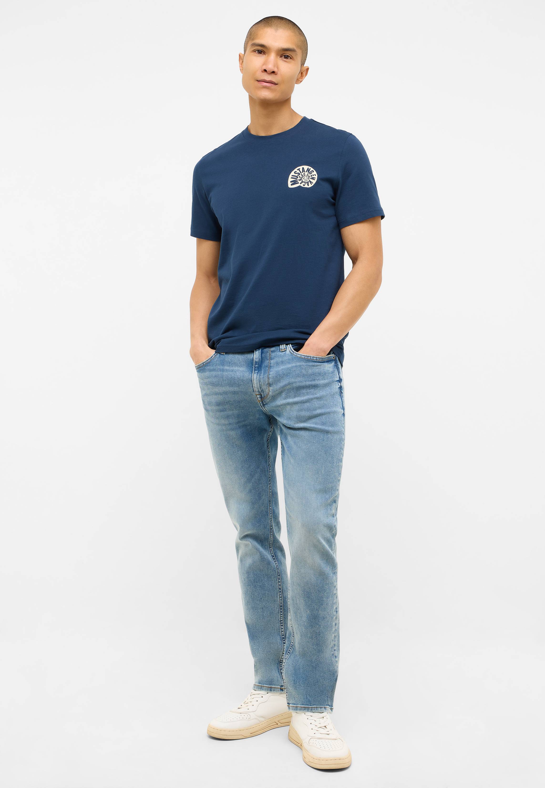 Hosen, T-shirt, Person, Stehend, Jeanshose