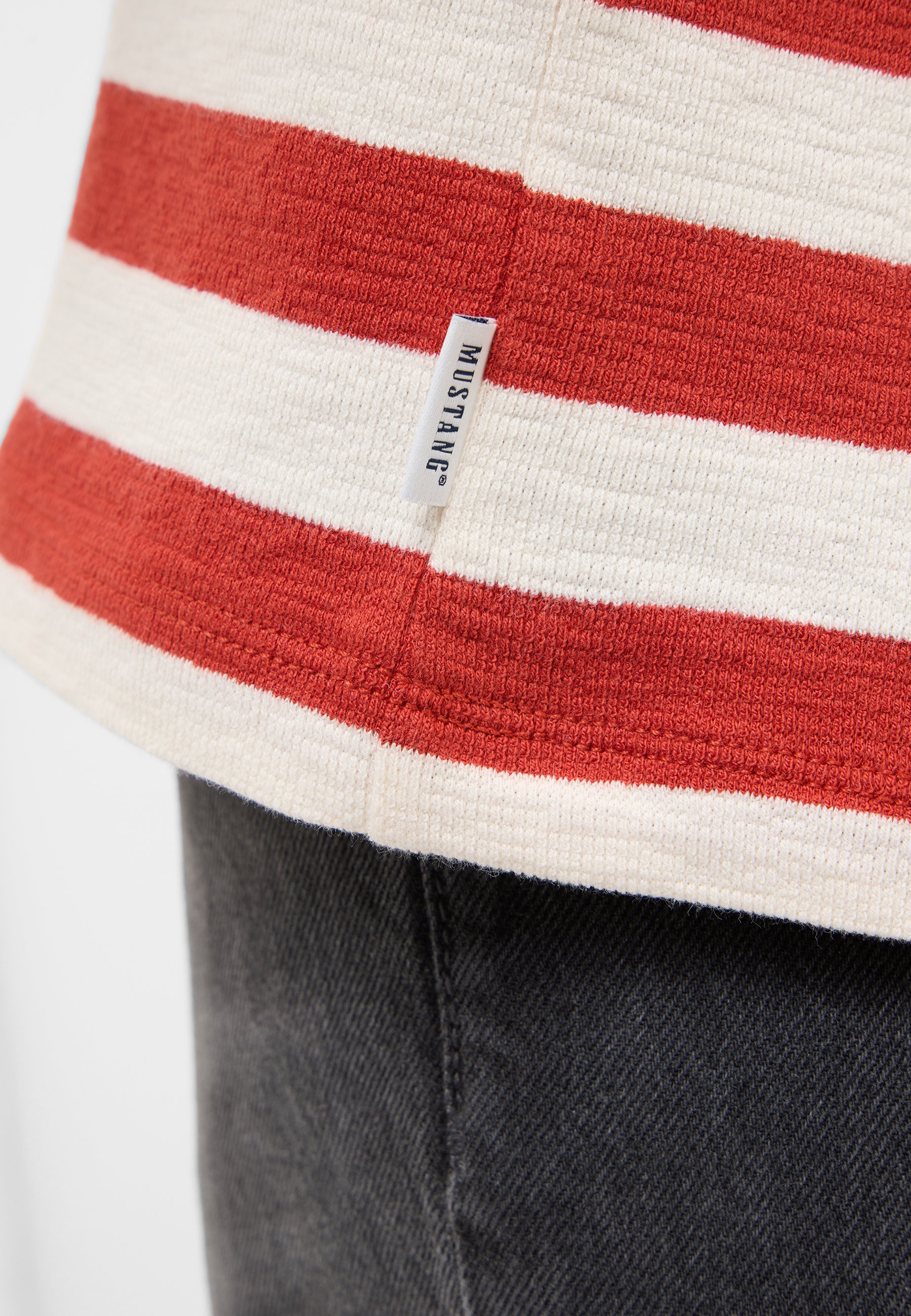 Strickwaren, Pullover, Jeanshose, Hosen, Person