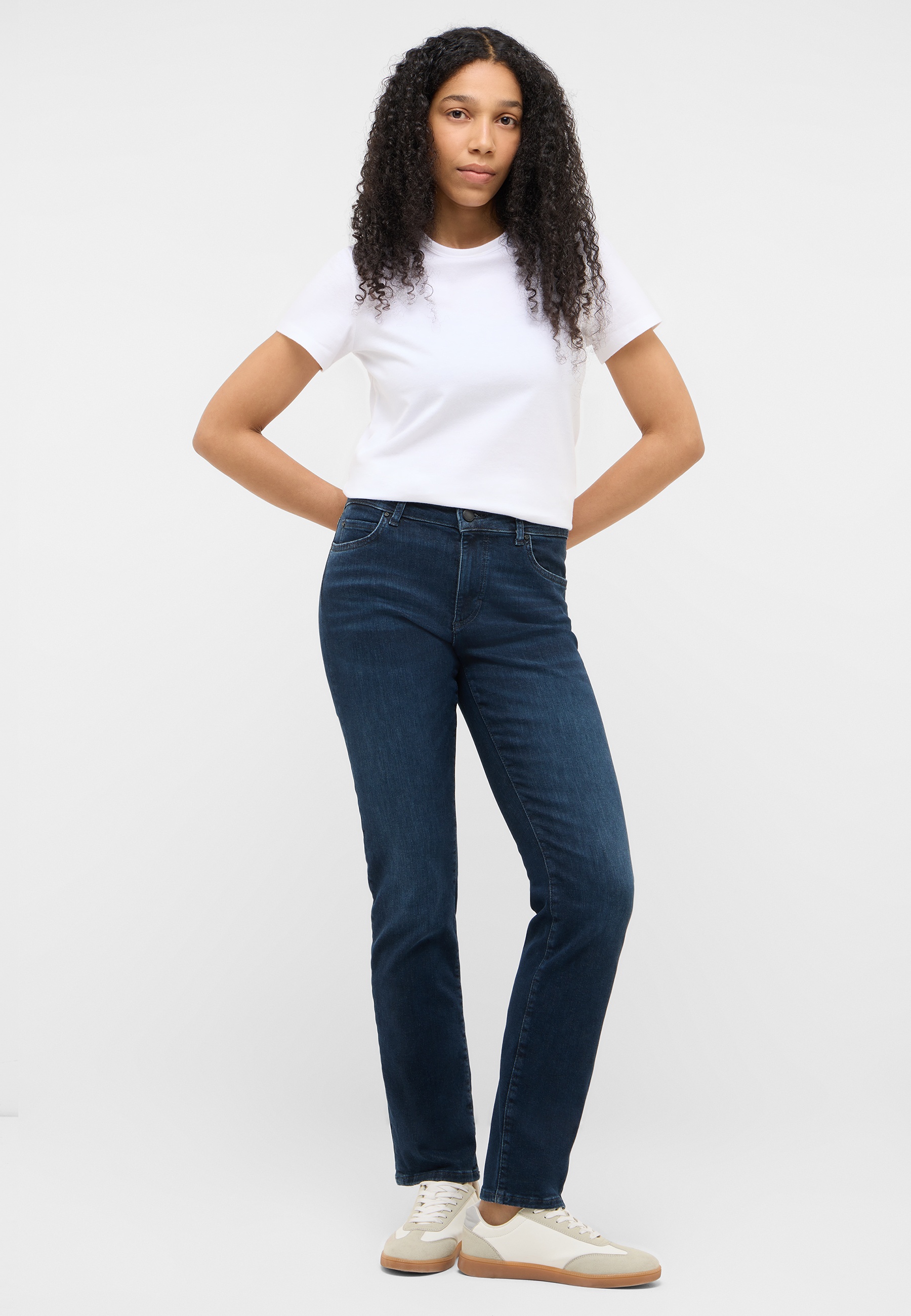 T-Shirt, Short Sleeve, White, Jeans, Sneakers