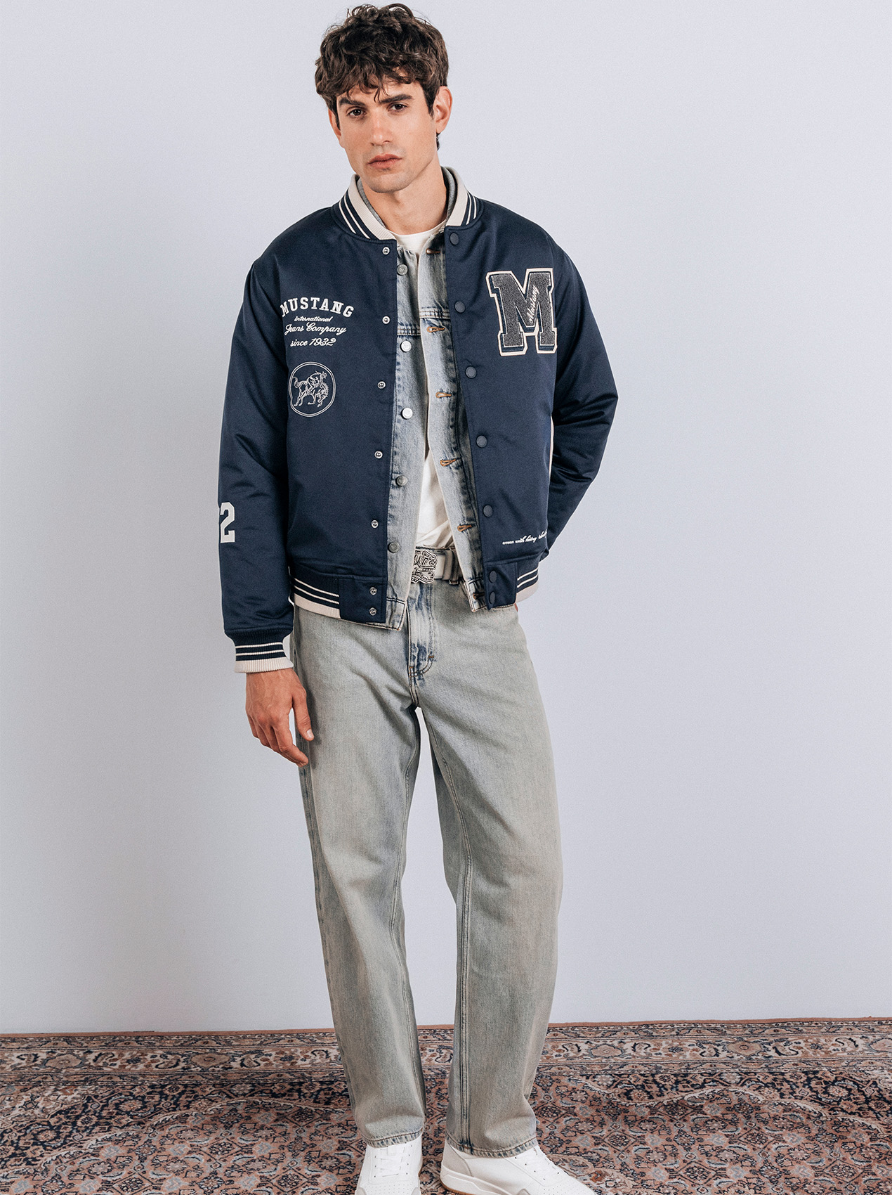 Hosen, Weste, Jacke, Stehend, Hemd