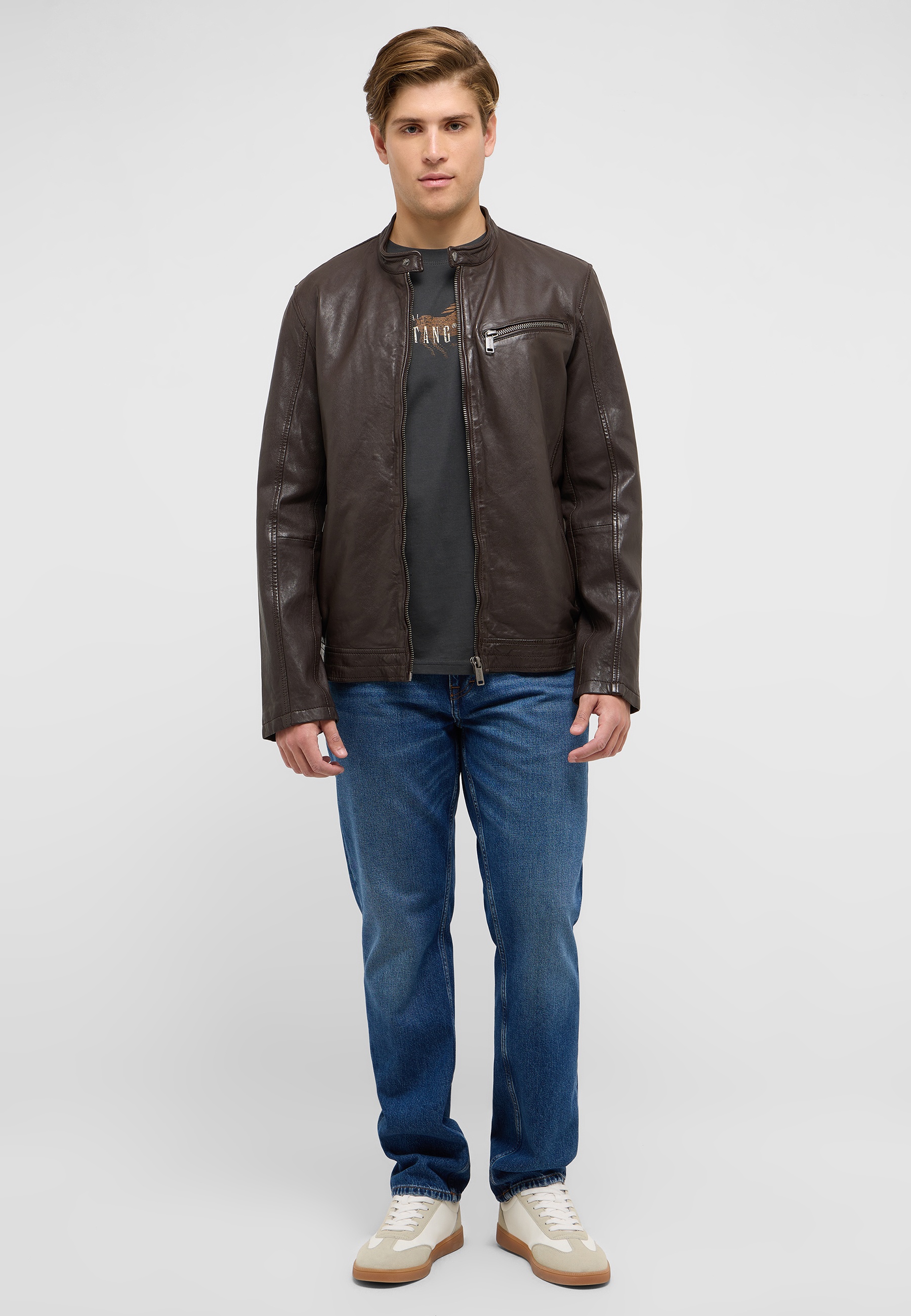 Mantel, Jacke, Jeans, Hosen, Person