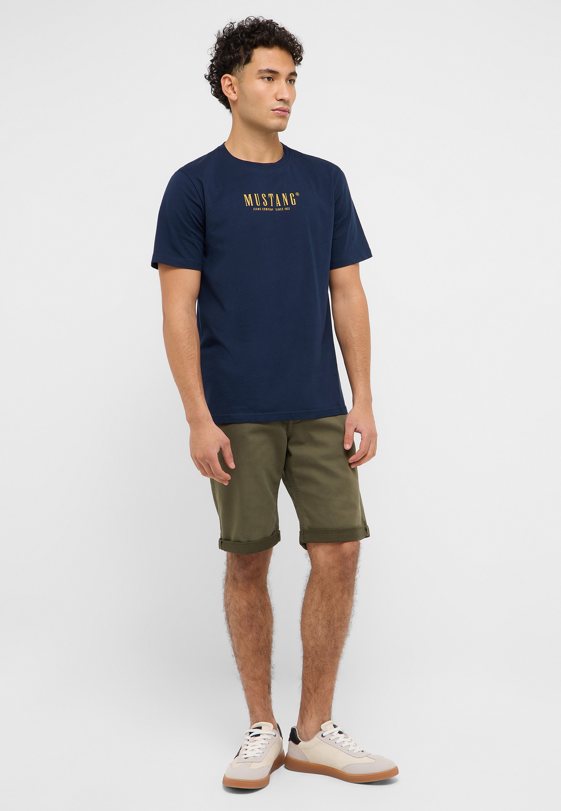 Bekleidung, Kurze Hosen, T-shirt, Person, Schuh