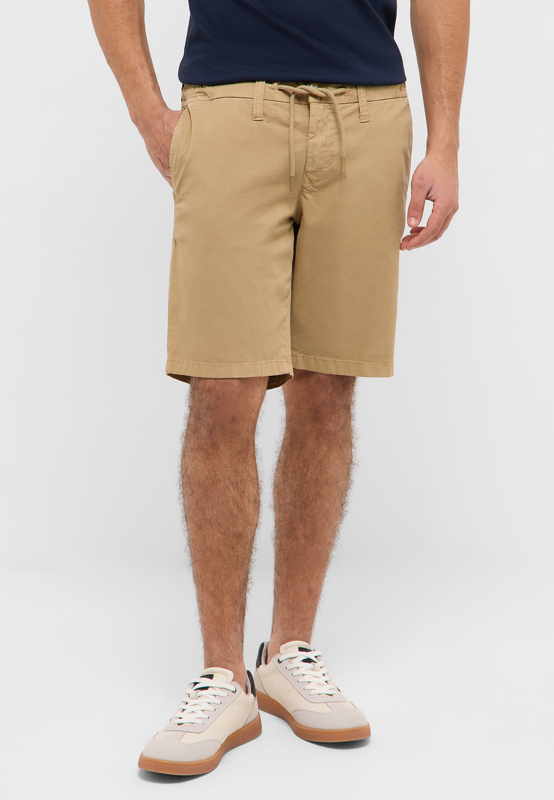 Kurze Hose, Khaki, Erwachsener, Mann, Person