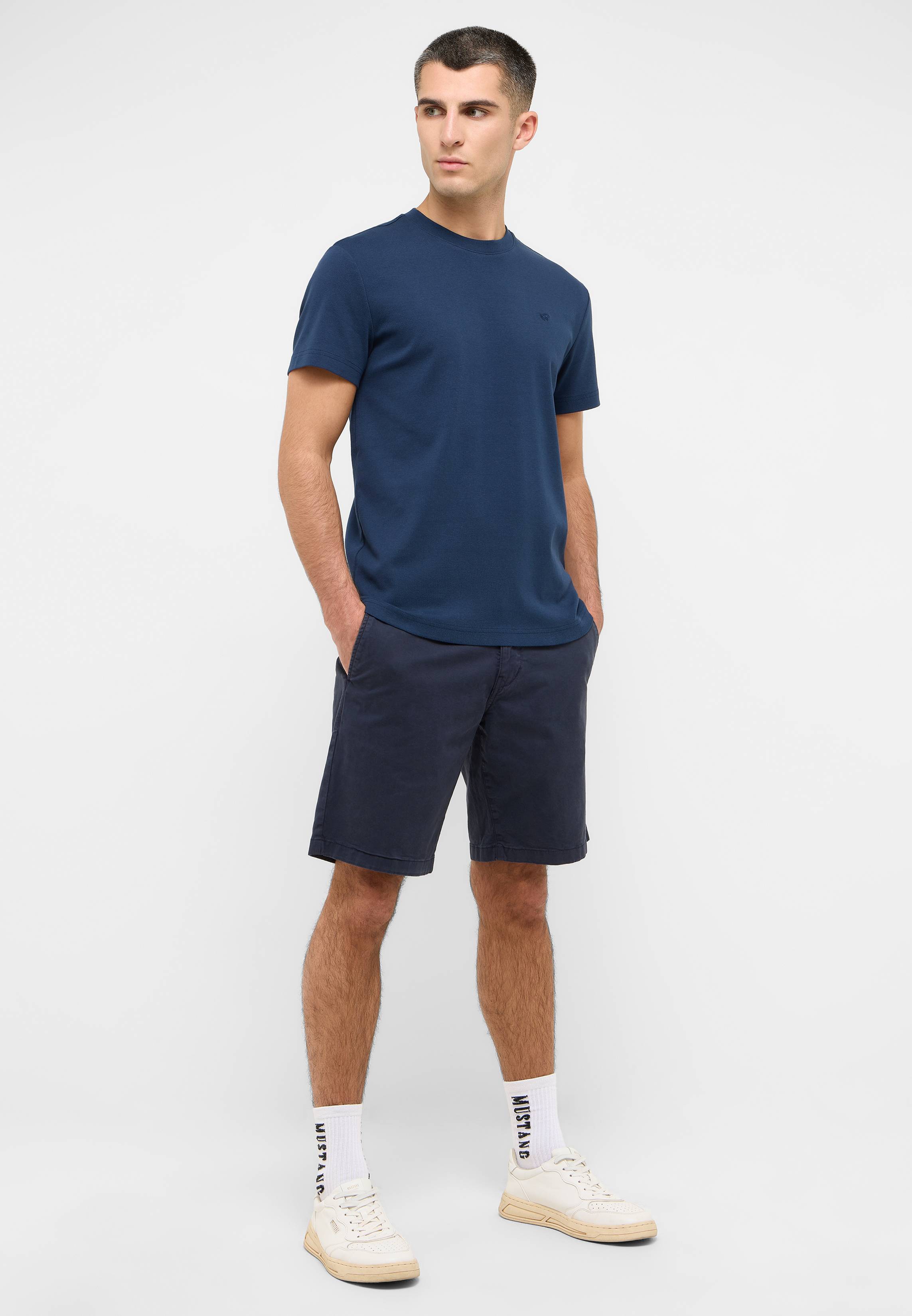 Bekleidung, Kurze Hosen, Person, T-shirt