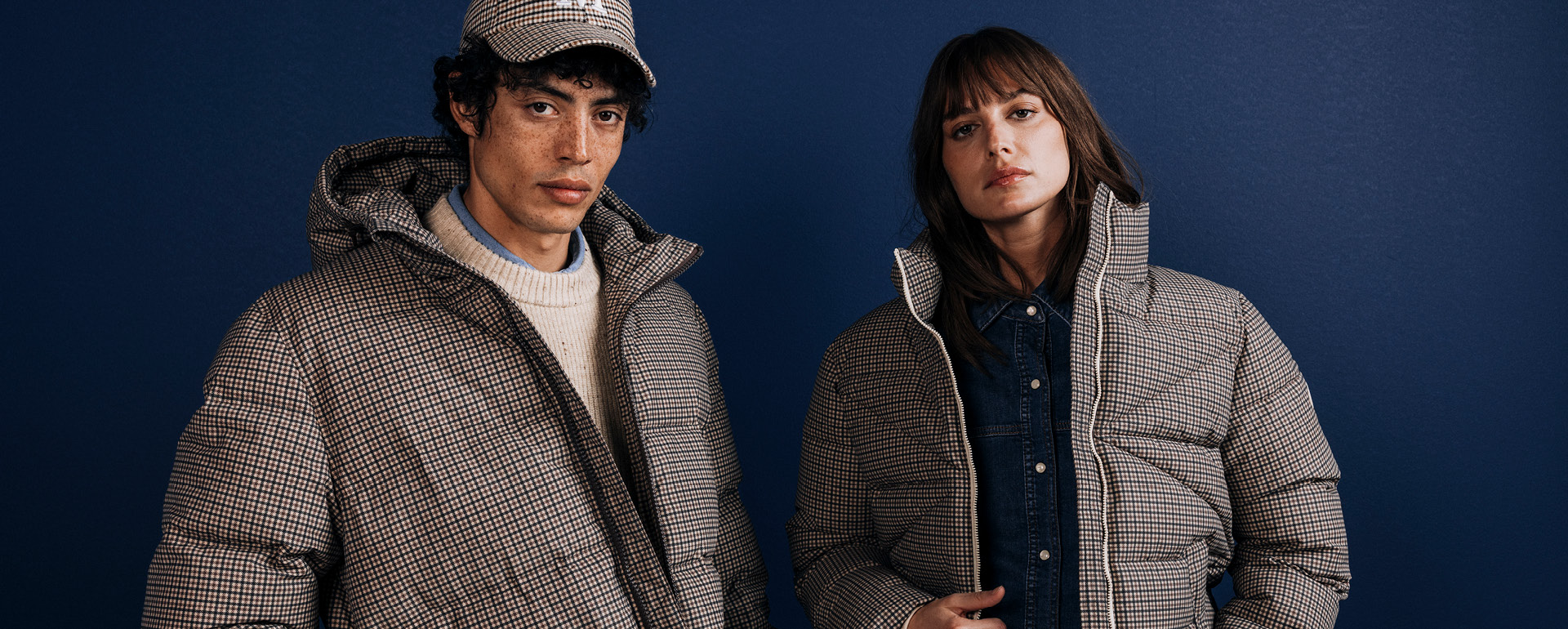 Mantel, Pufferjacke, Karo Muster, Hut, Jeanshemd