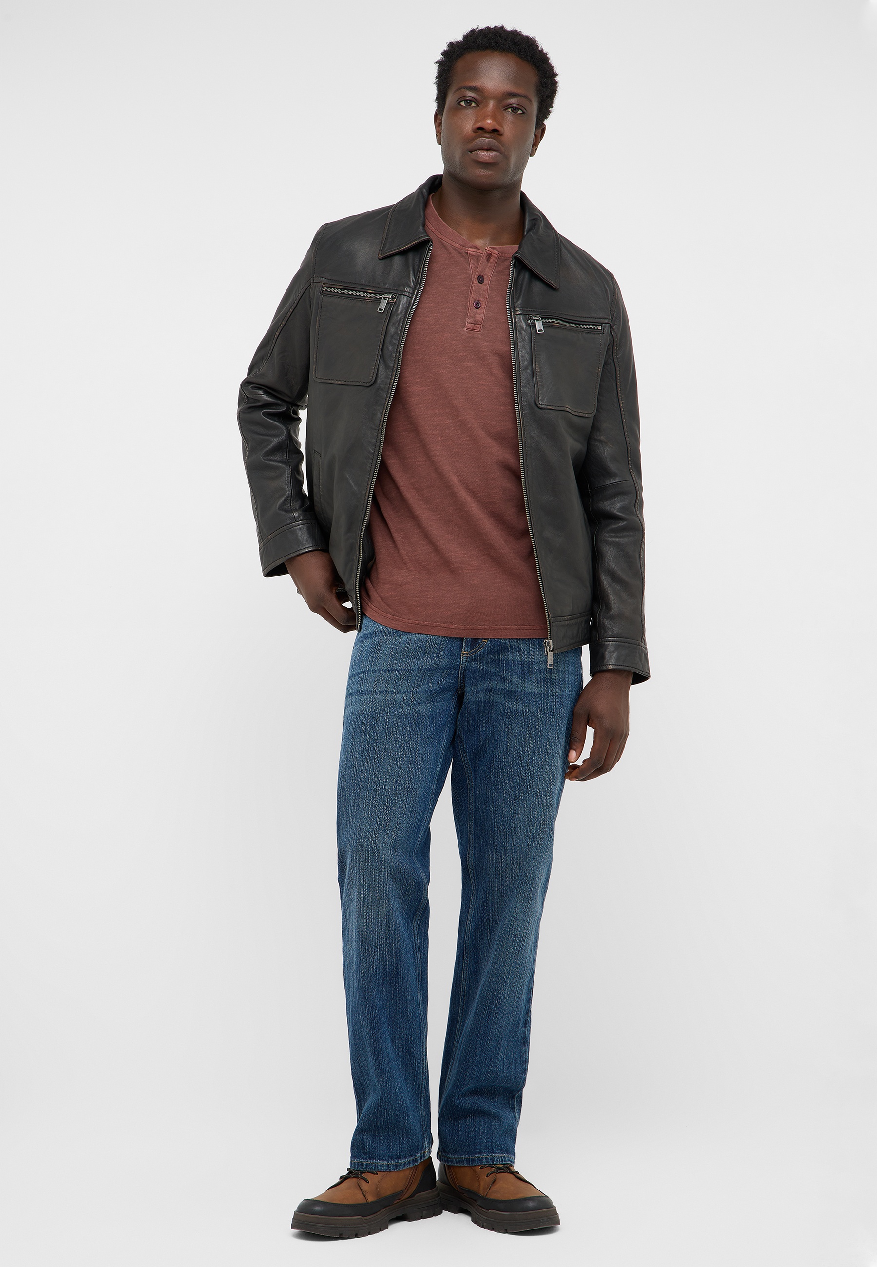 lederjacke, jacke, jeans, t-shirt?