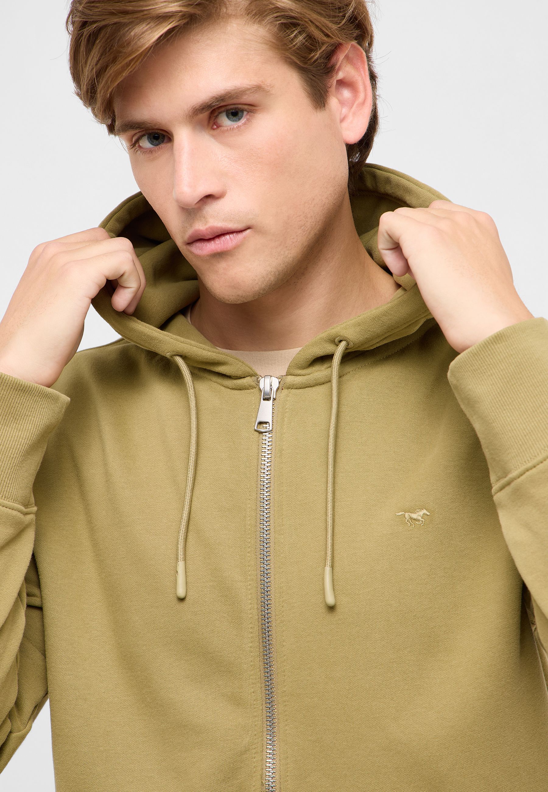 Mantel, Kapuzenpulli, Pullover, Sweatshirt, Person