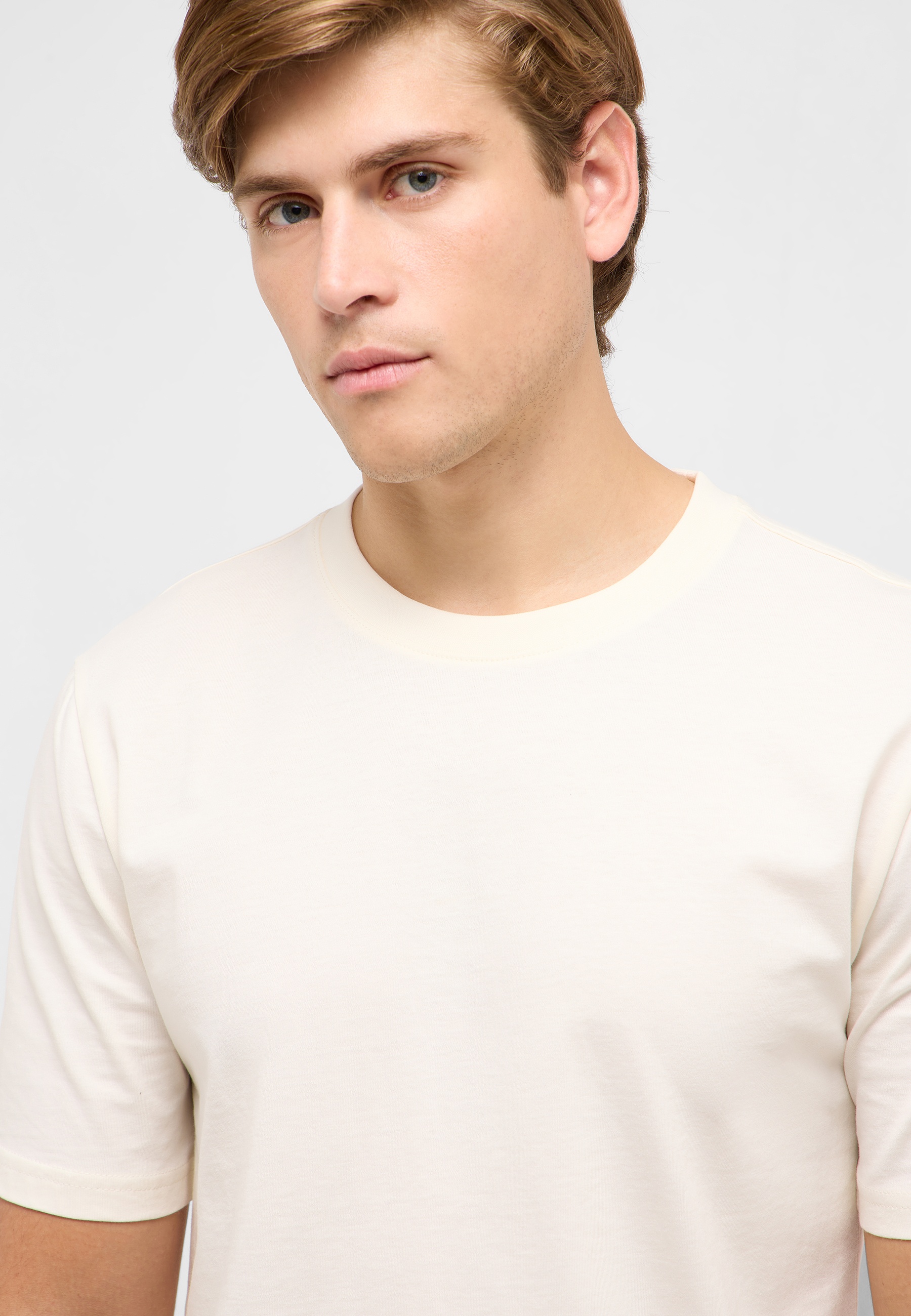 T-shirt, Gesicht, Kopf, Hals, Person