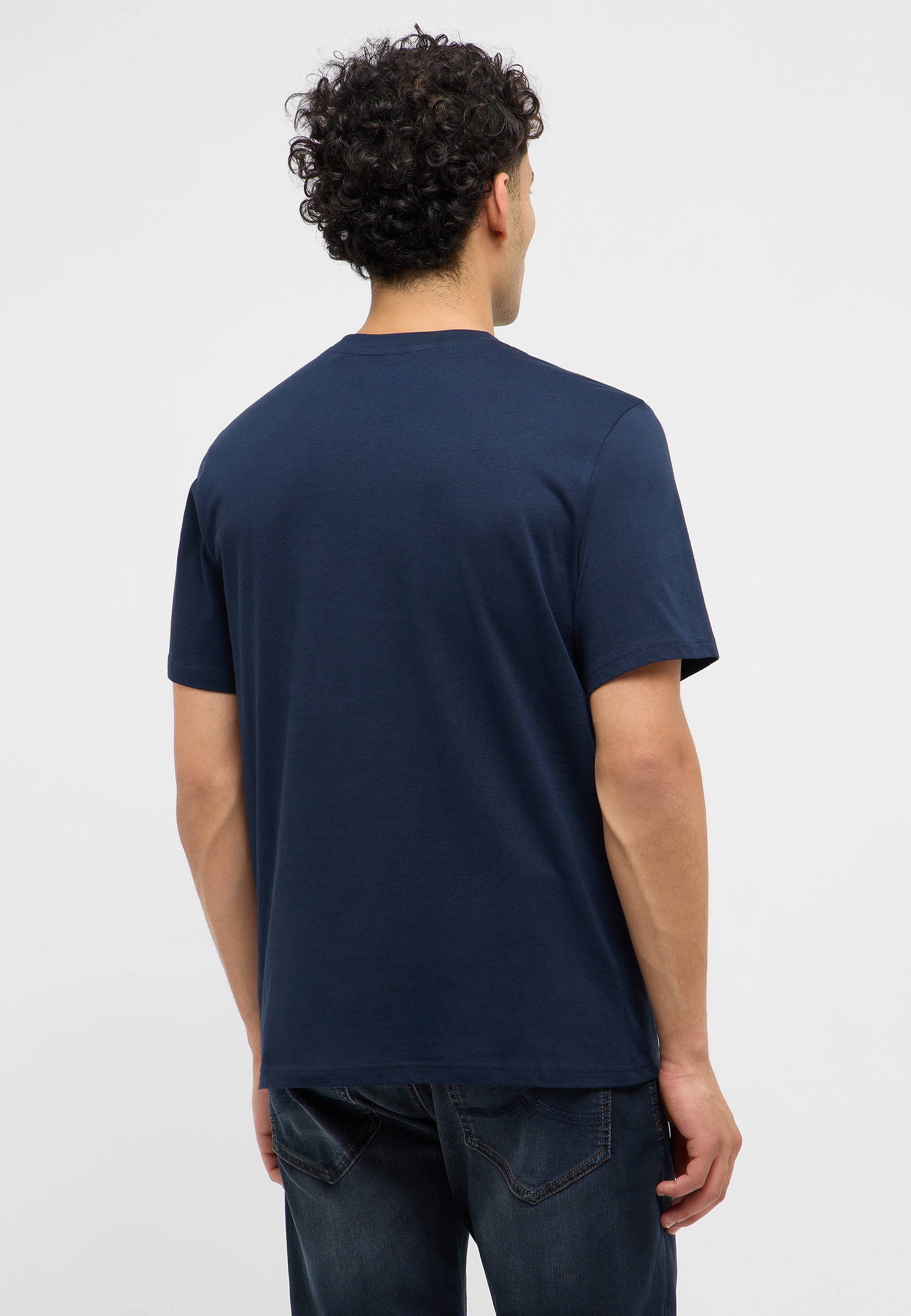 T-shirt, Jeans, Ärmel, Mann, Person