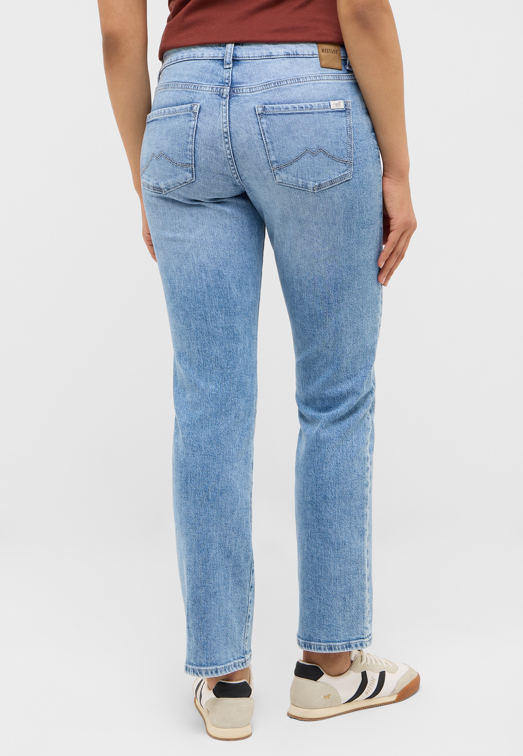 jeans, hose, mittelblaue jeans, backaufnahme, taschen