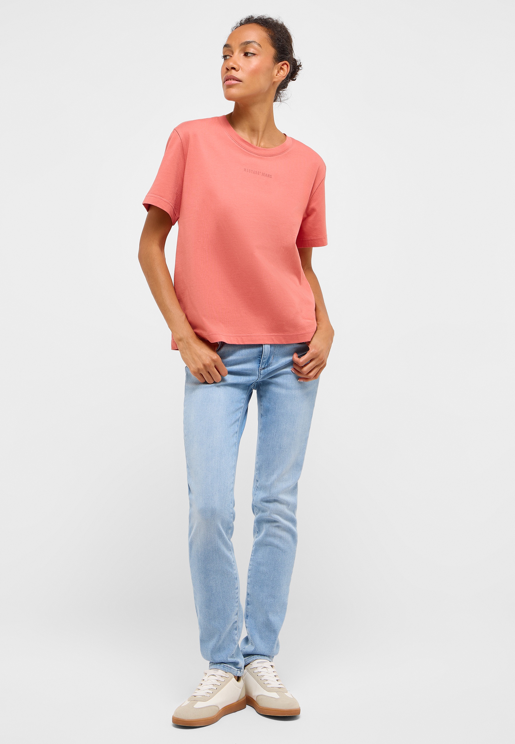 T-shirt, Hosen, Jeanshose, Person, Stehend