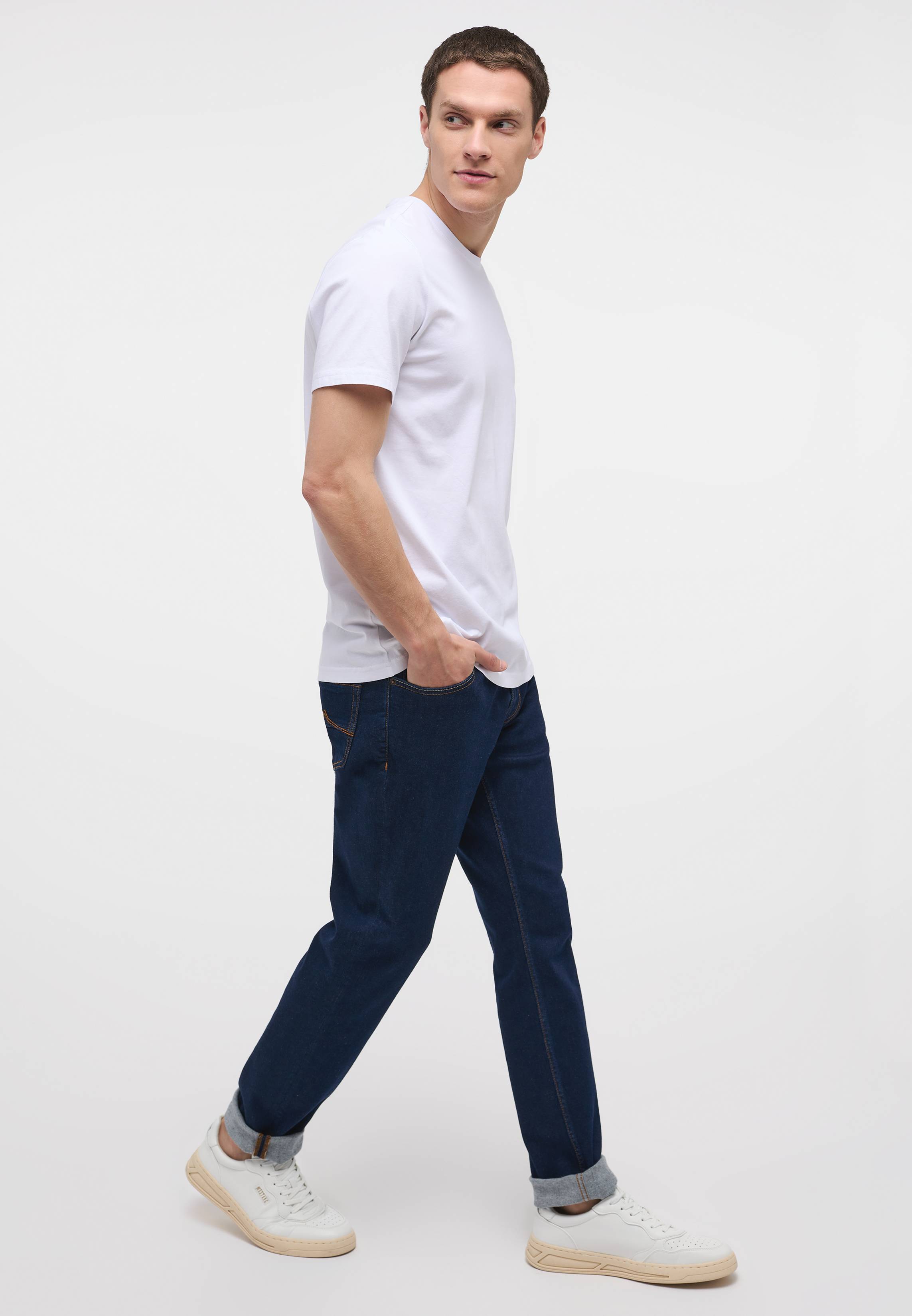 Hosen, Sneaker, Erwachsener, Mann, Person