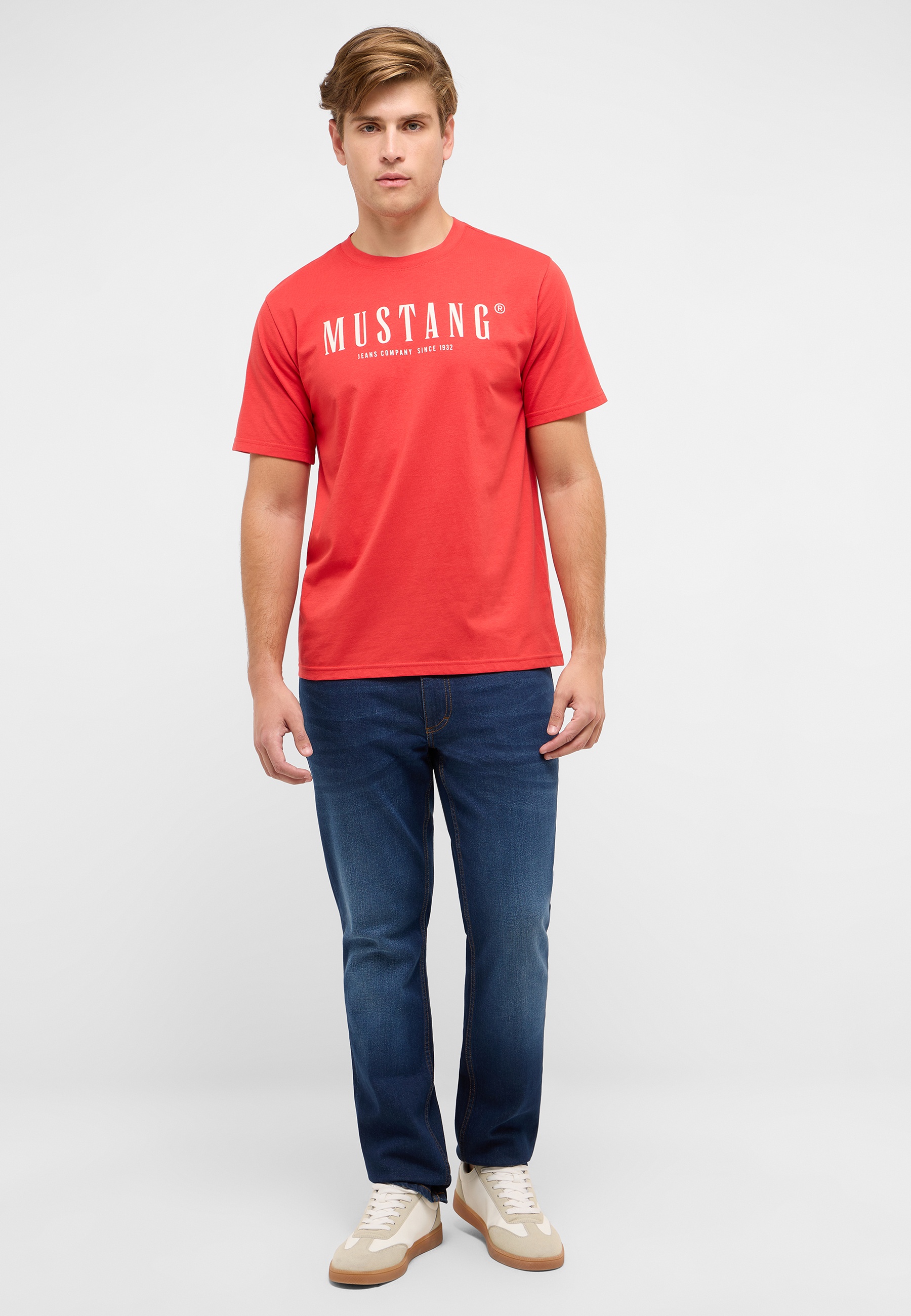 T-shirt, Hosen, Hemd, Person, Jugendlich